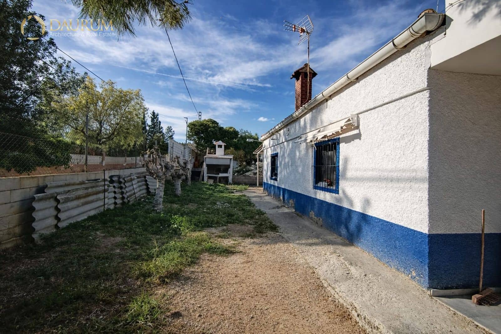 3 bedroom Villa for sale in Moralet with garage - € 230,000 (Ref: 9765339)