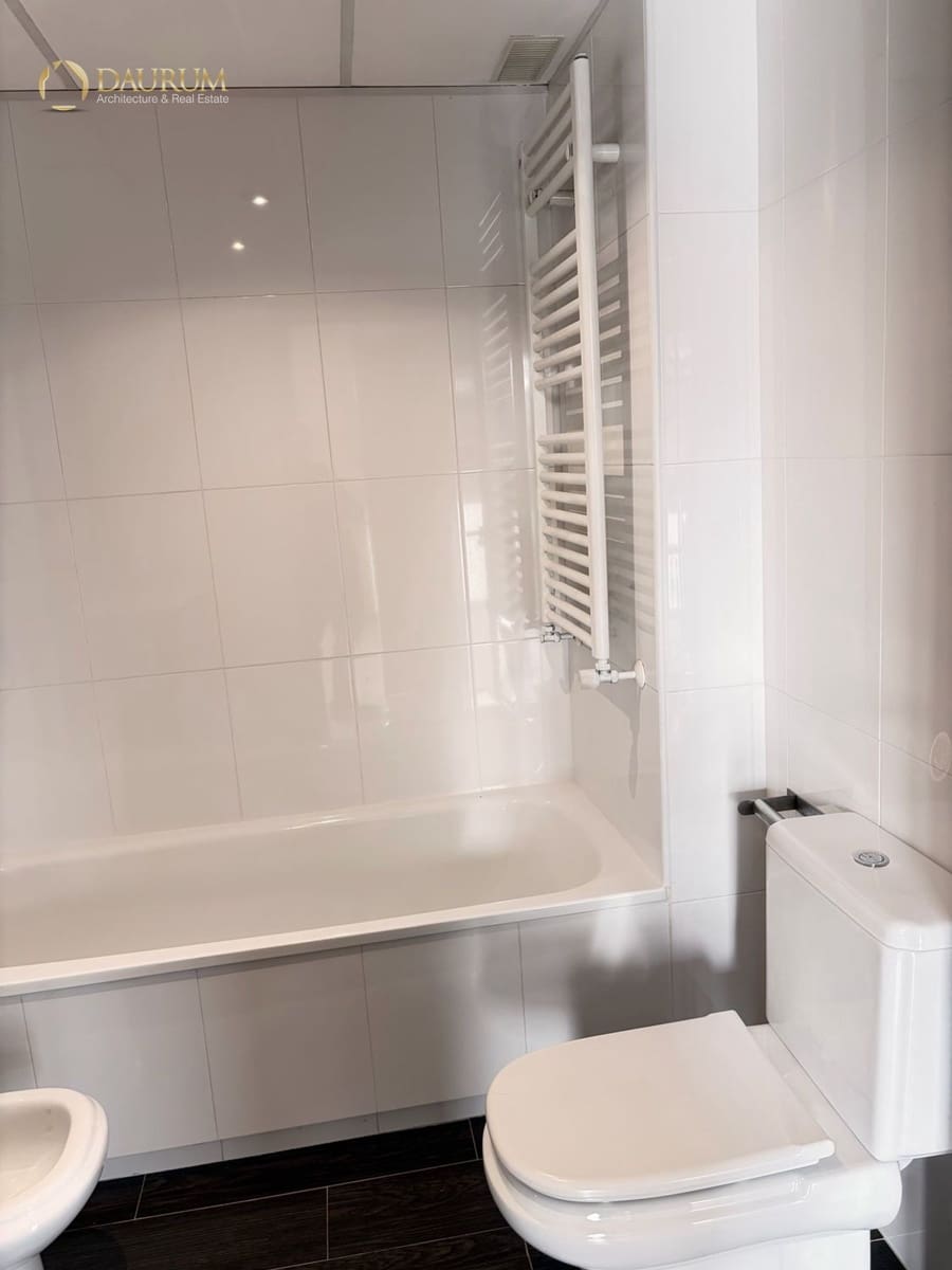 1 bedroom Flat for sale in Alicante / Alacant city with pool garage - € 279,000 (Ref: 9769915)