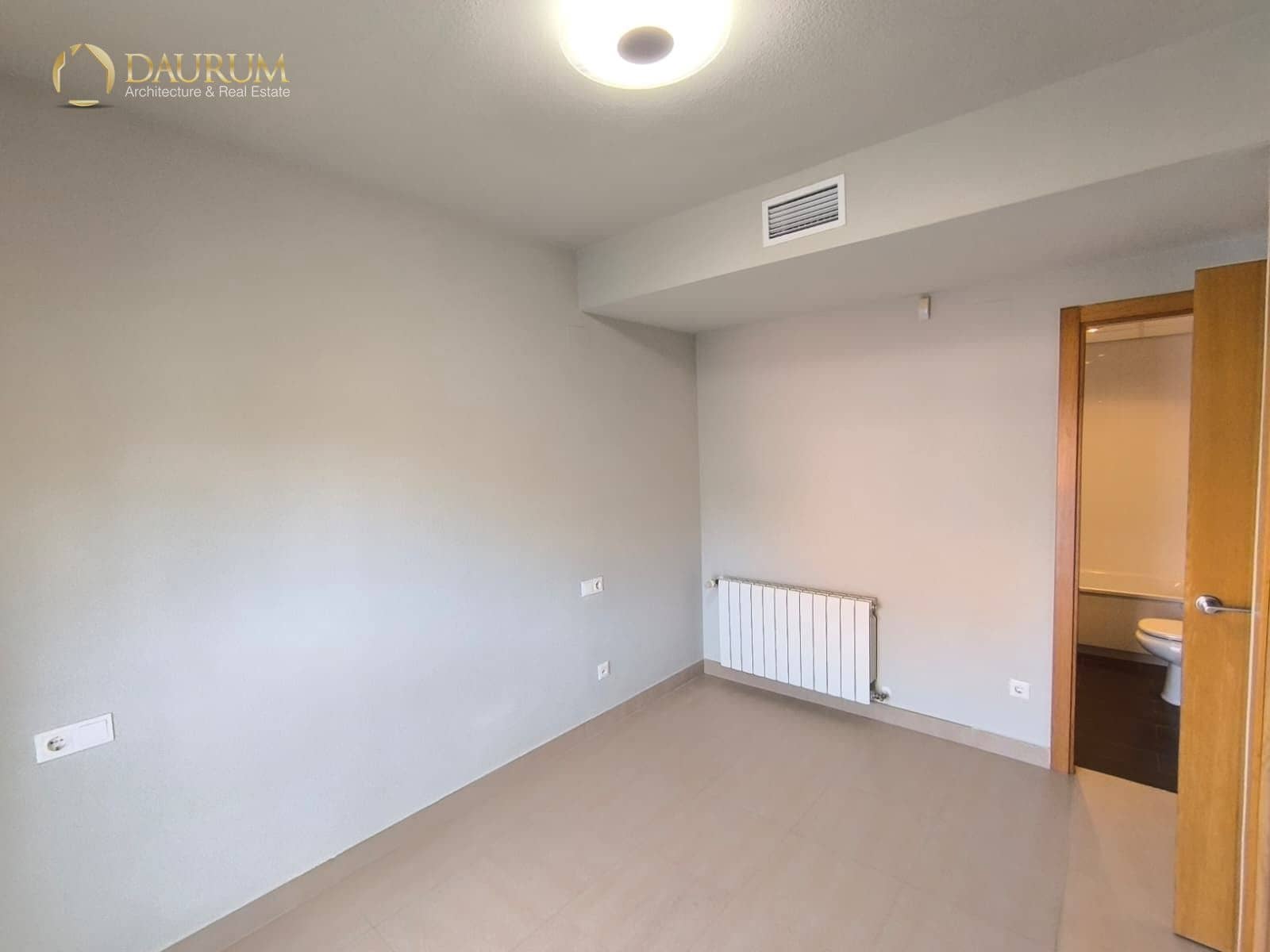 1 bedroom Flat for sale in Alicante / Alacant city with pool garage - € 279,000 (Ref: 9769915)