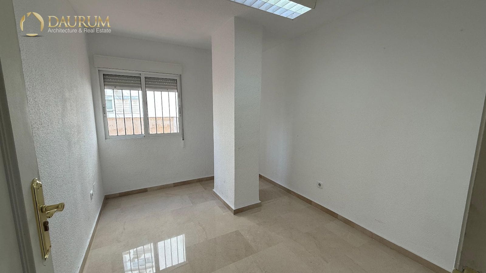 Kantoor te huur in Alicante stad - € 900 (Ref: 9793748)