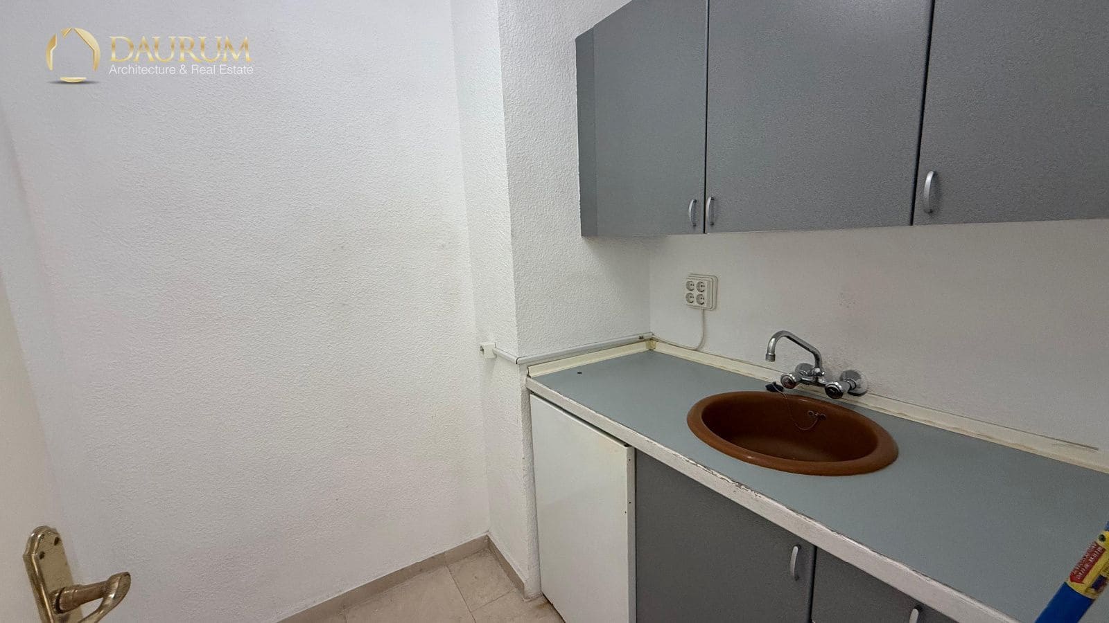 Kantoor te huur in Alicante stad - € 900 (Ref: 9793748)
