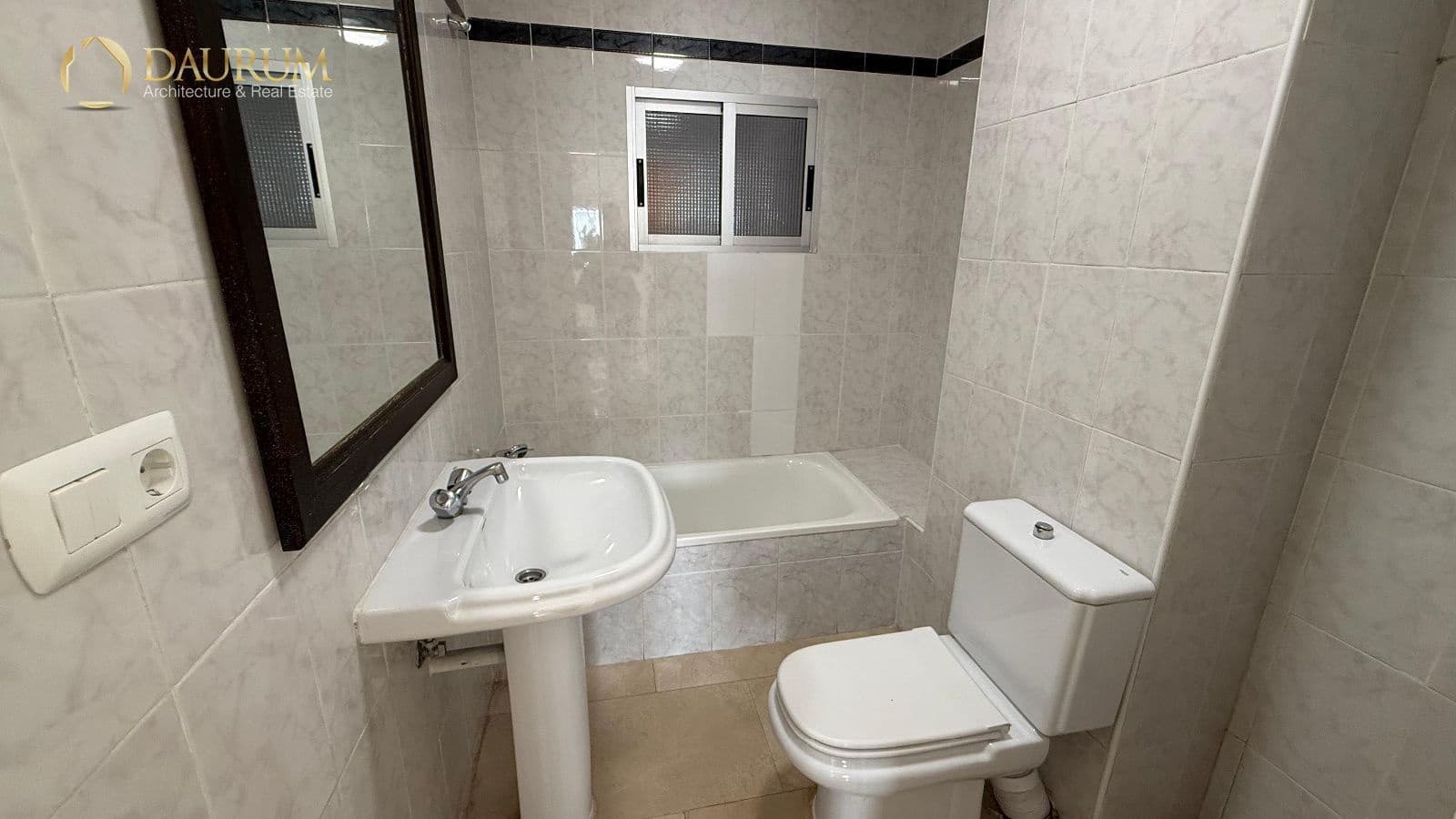 Kantoor te huur in Alicante stad - € 900 (Ref: 9793748)