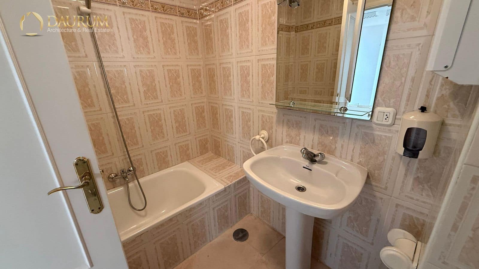 Kantoor te huur in Alicante stad - € 900 (Ref: 9793748)