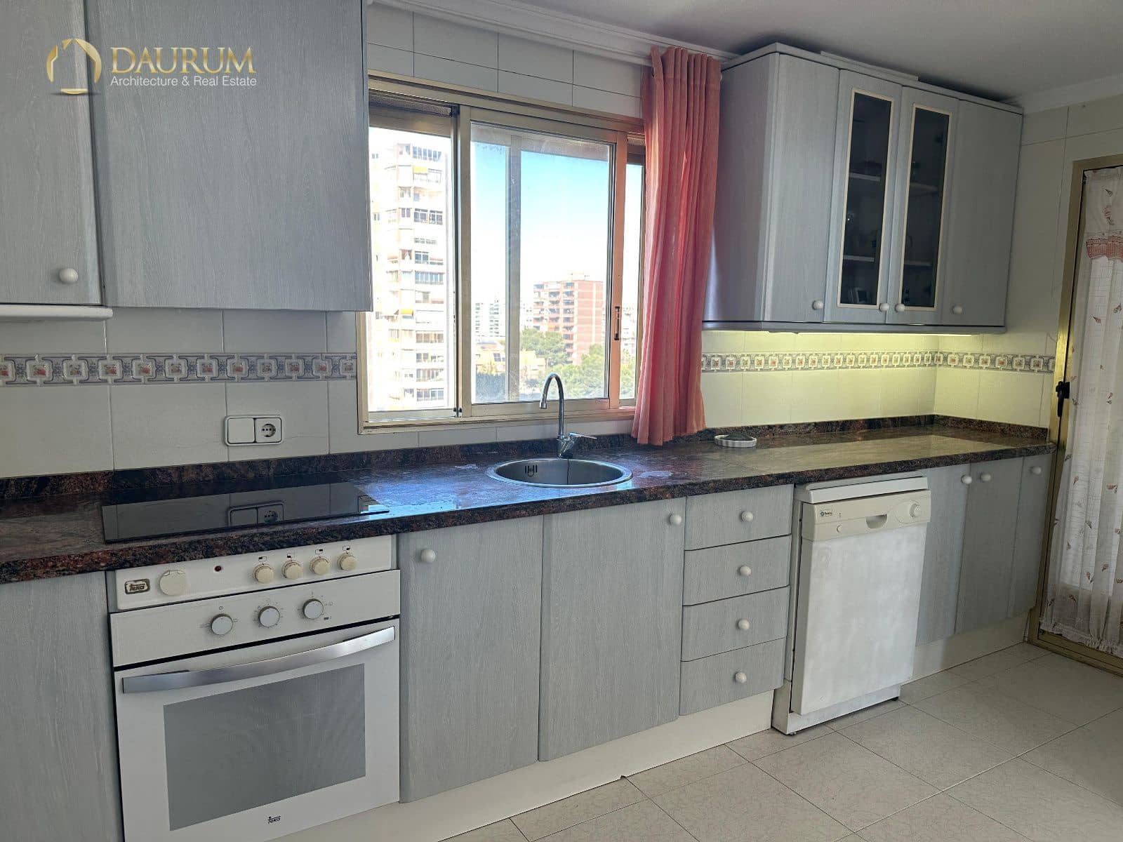 4 slaapkamer Flat te koop in Cabo de las Huertas met zwembad garage - € 550.000 (Ref: 9802742)