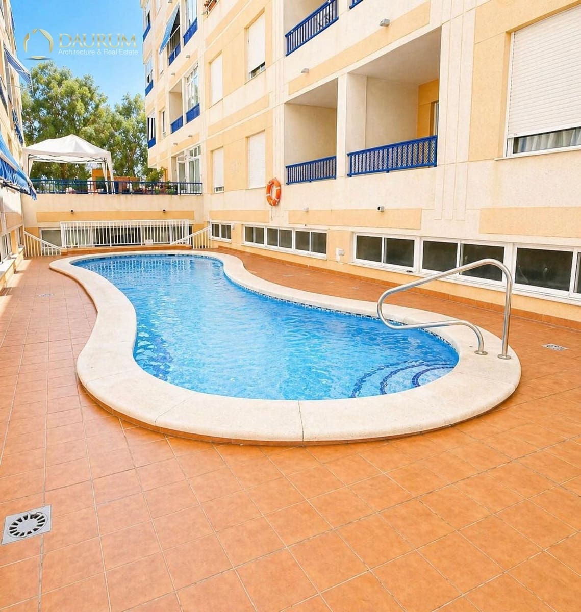 Piso de 2 habitaciones en Guardamar del Segura en venta con piscina garaje - 149.000 € (Ref: 9805337)