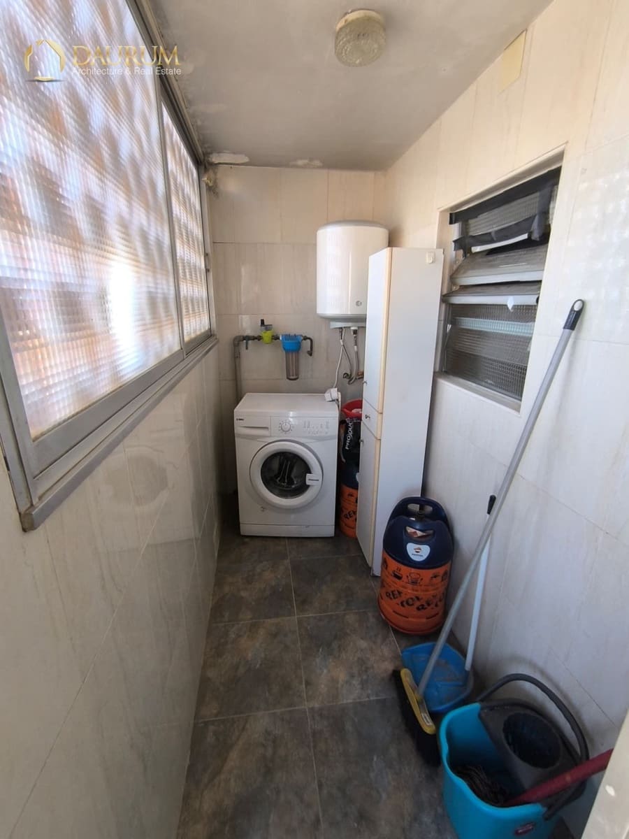 3 slaapkamer Flat te koop in Alicante stad met garage - € 130.000 (Ref: 9809668)