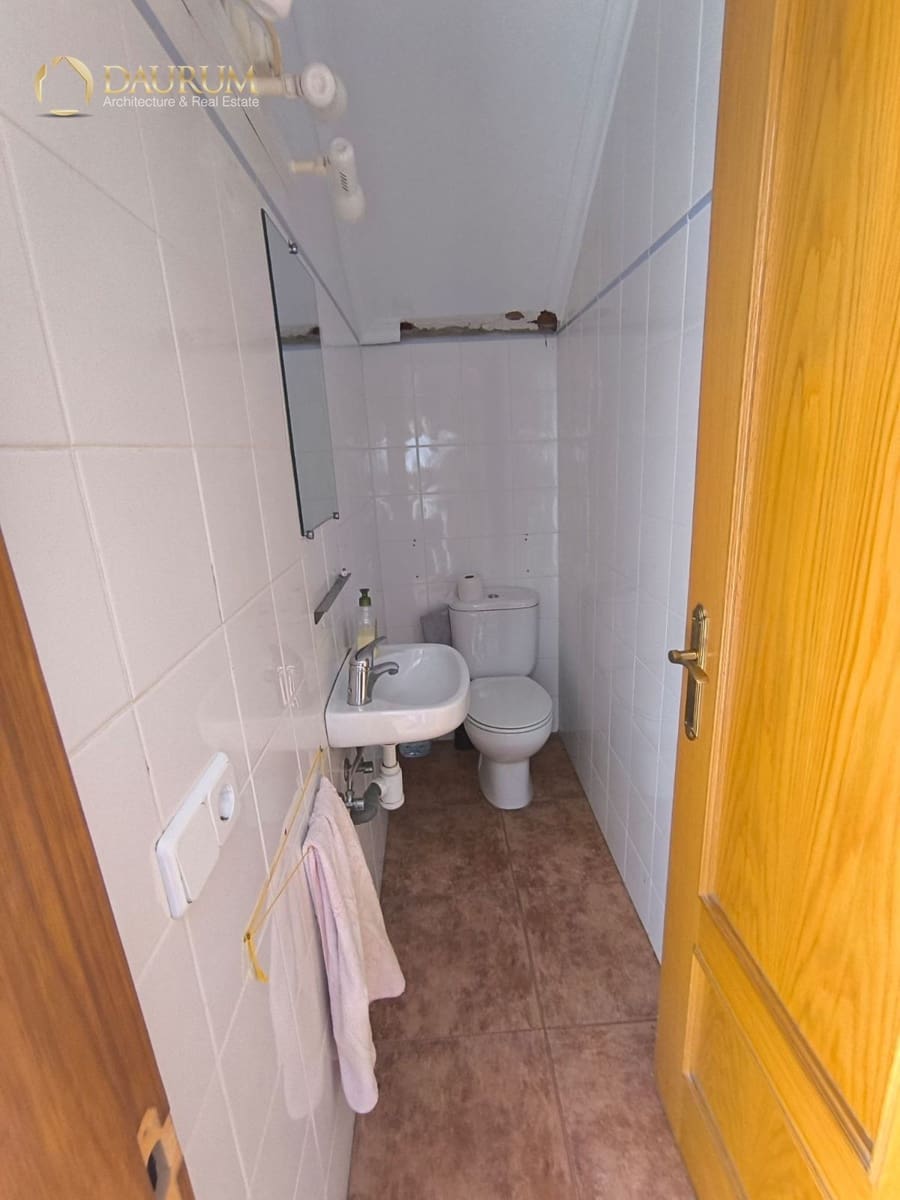 4 bedroom Villa for sale in Aguas de Busot / Aigues with garage - € 250,000 (Ref: 9814844)