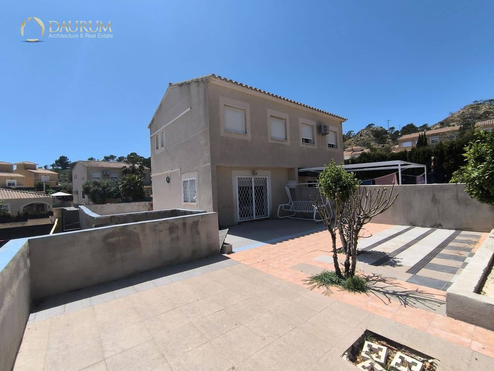 4 bedroom Villa for sale in Aguas de Busot / Aigues with garage - € 250,000 (Ref: 9814844)