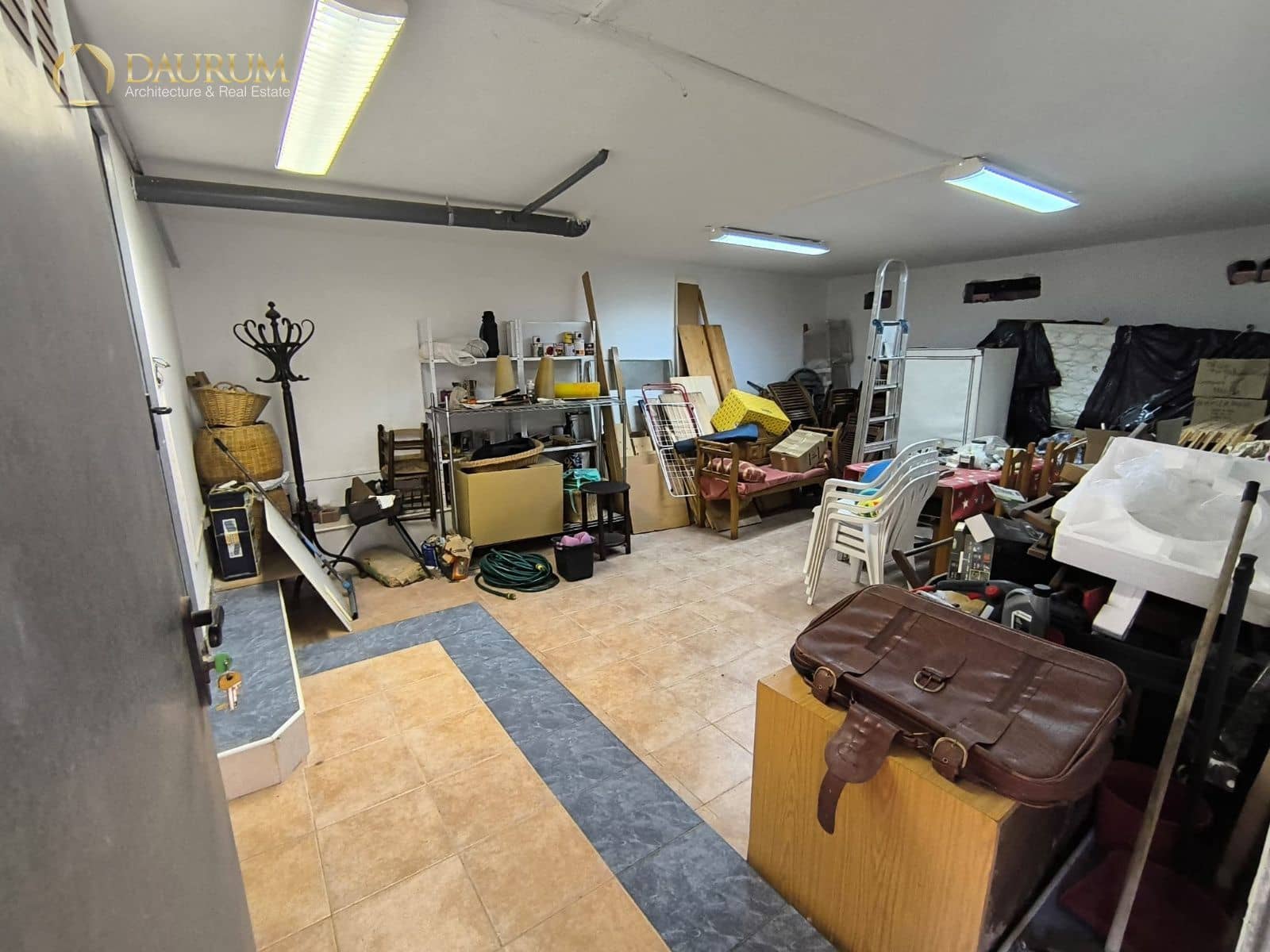 4 bedroom Villa for sale in Aguas de Busot / Aigues with garage - € 250,000 (Ref: 9814844)