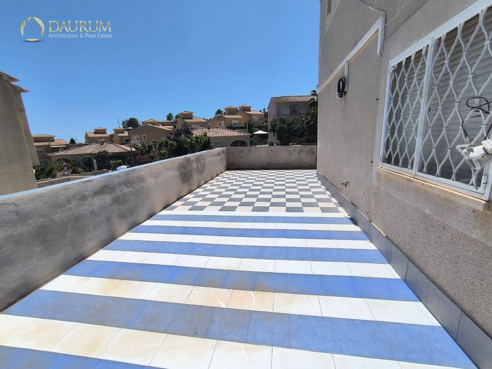4 bedroom Villa for sale in Aguas de Busot / Aigues with garage - € 250,000 (Ref: 9814844)