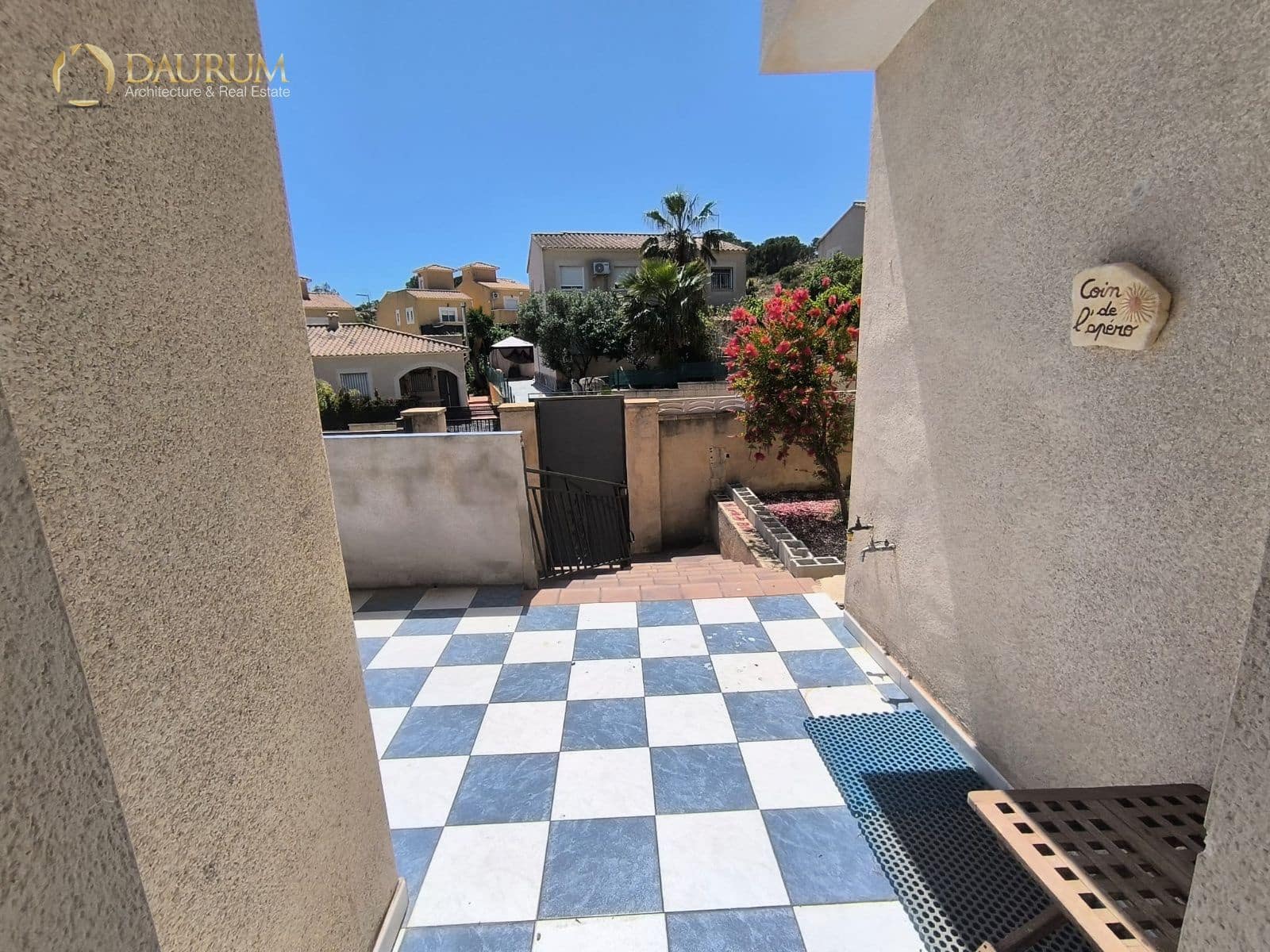 4 bedroom Villa for sale in Aguas de Busot / Aigues with garage - € 250,000 (Ref: 9814844)