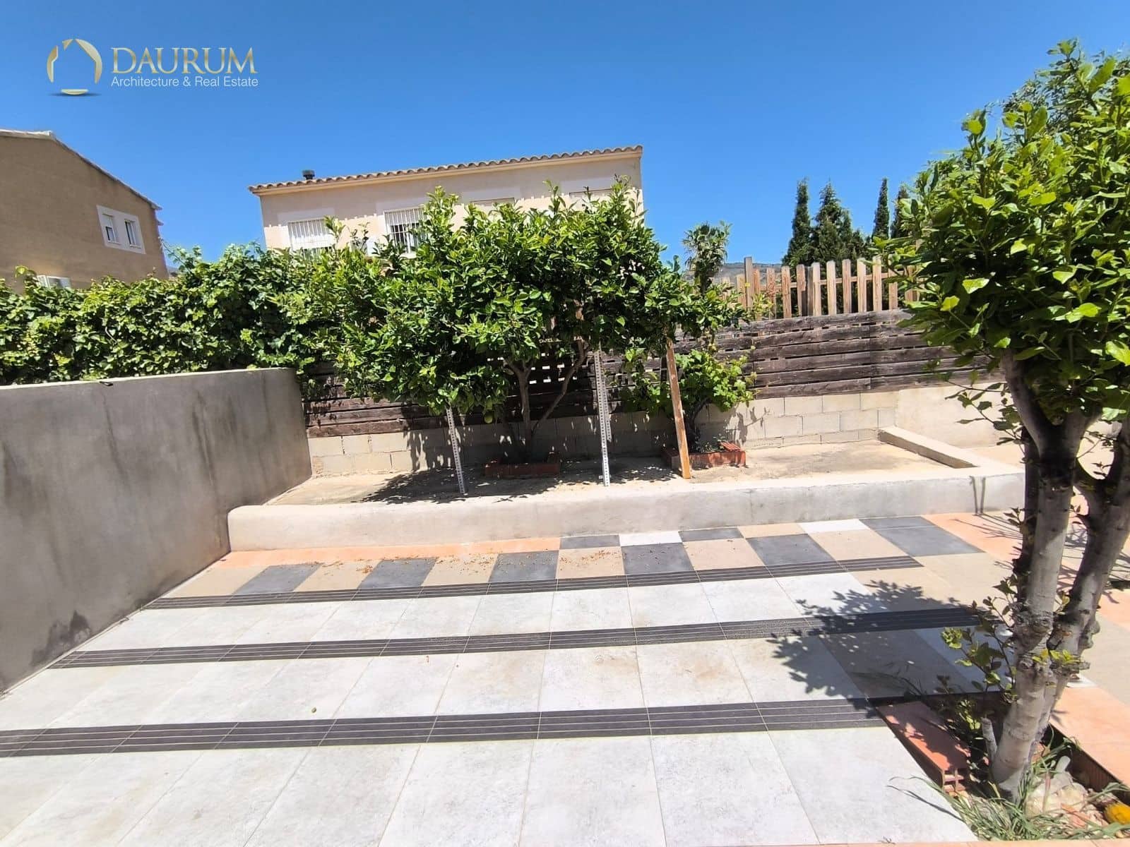 4 bedroom Villa for sale in Aguas de Busot / Aigues with garage - € 250,000 (Ref: 9814844)