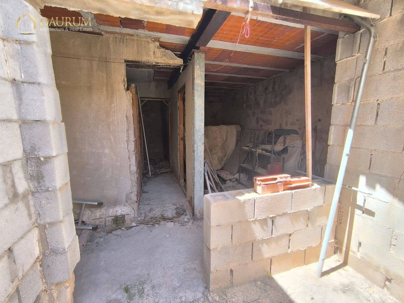 4 bedroom Villa for sale in Aguas de Busot / Aigues with garage - € 250,000 (Ref: 9814844)