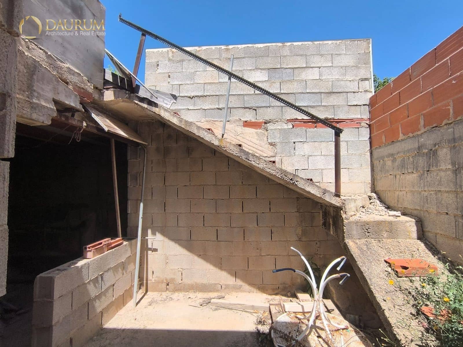 4 bedroom Villa for sale in Aguas de Busot / Aigues with garage - € 250,000 (Ref: 9814844)