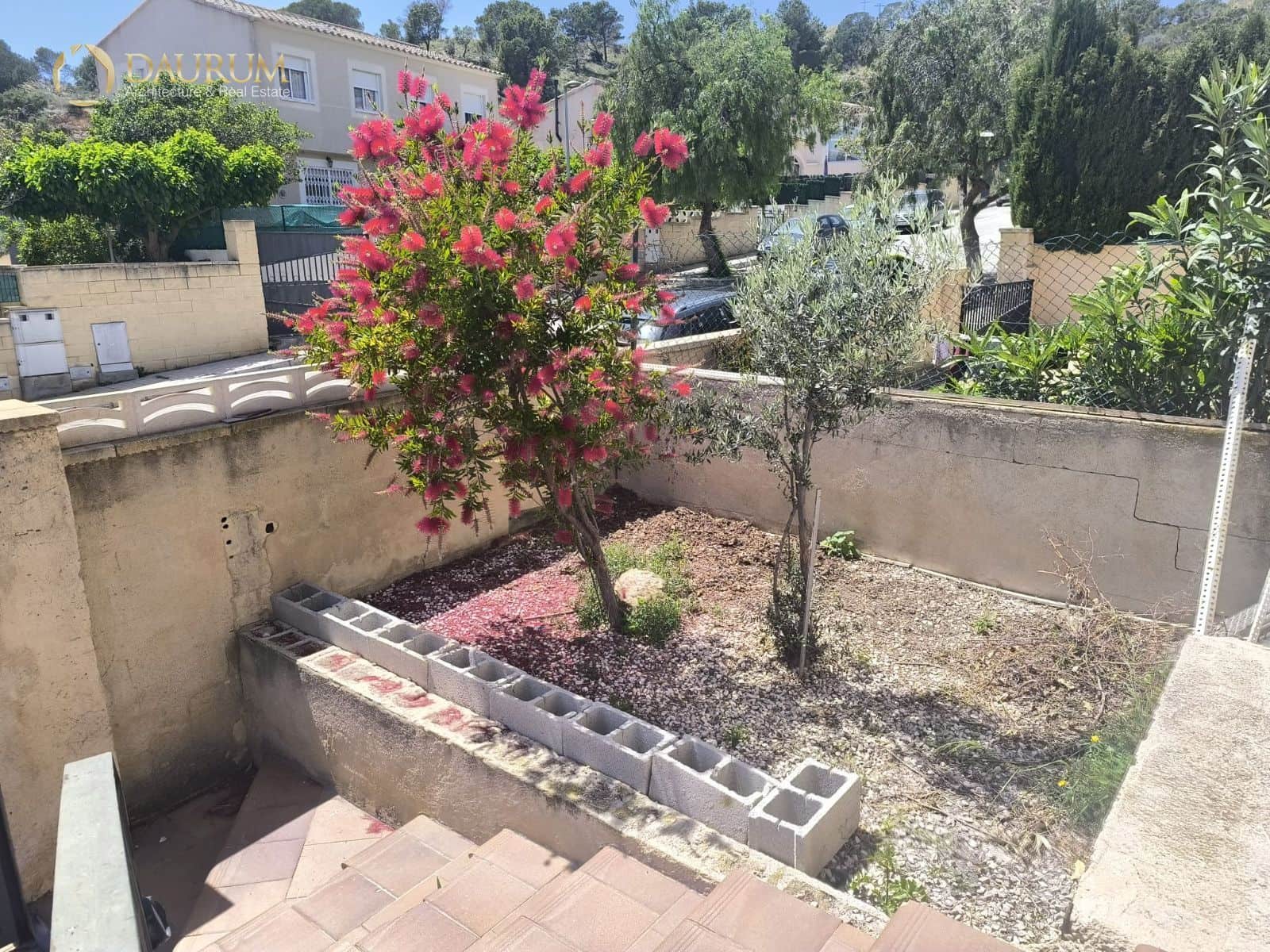 4 bedroom Villa for sale in Aguas de Busot / Aigues with garage - € 250,000 (Ref: 9814844)