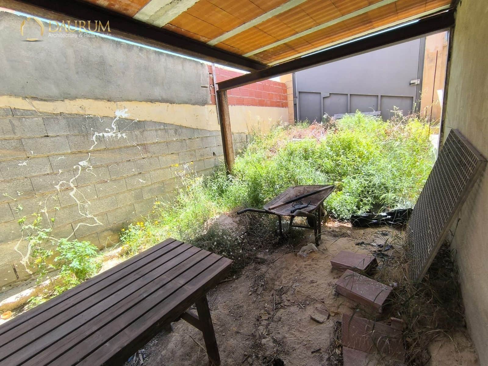4 bedroom Villa for sale in Aguas de Busot / Aigues with garage - € 250,000 (Ref: 9814844)