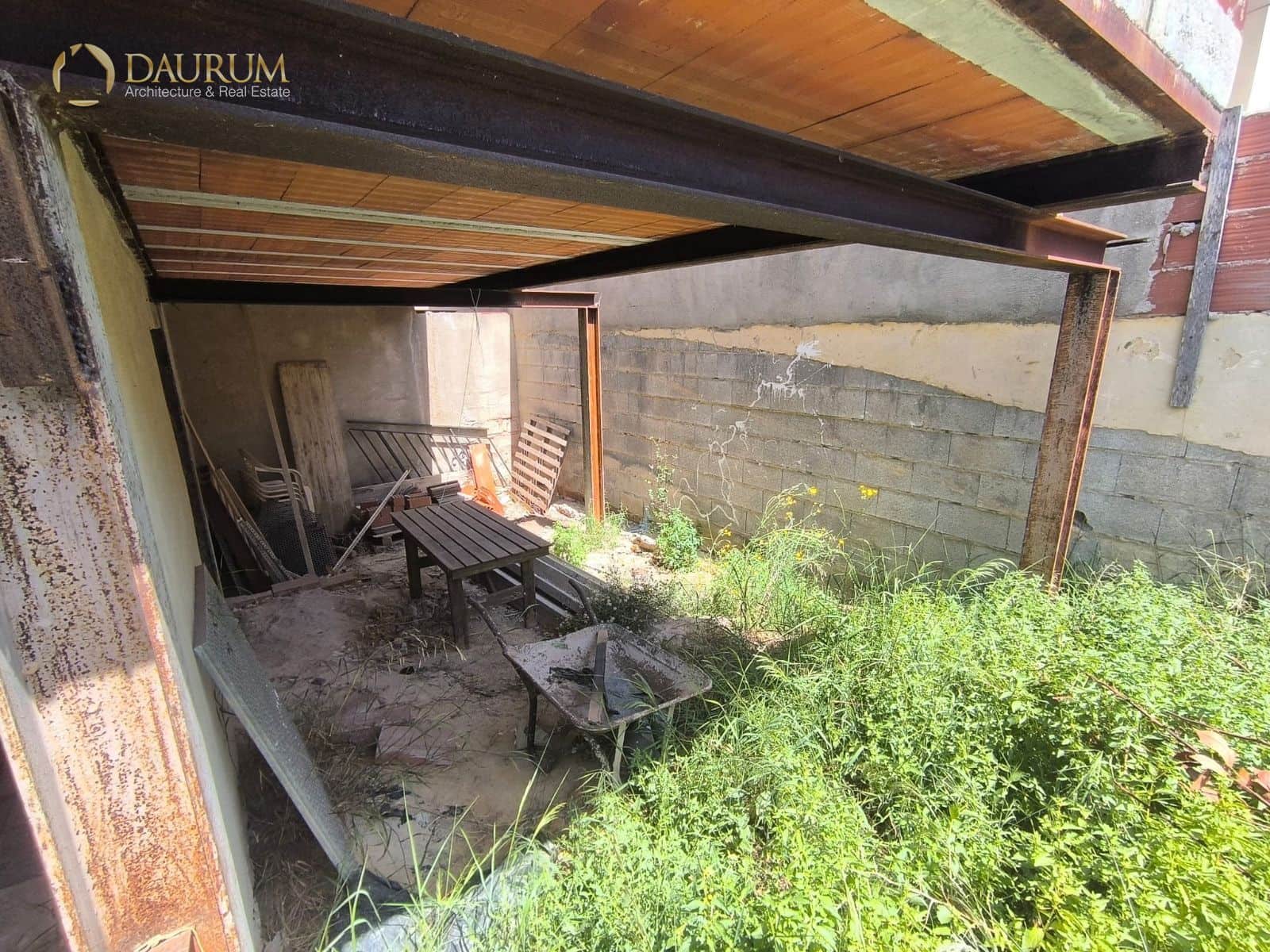 4 bedroom Villa for sale in Aguas de Busot / Aigues with garage - € 250,000 (Ref: 9814844)