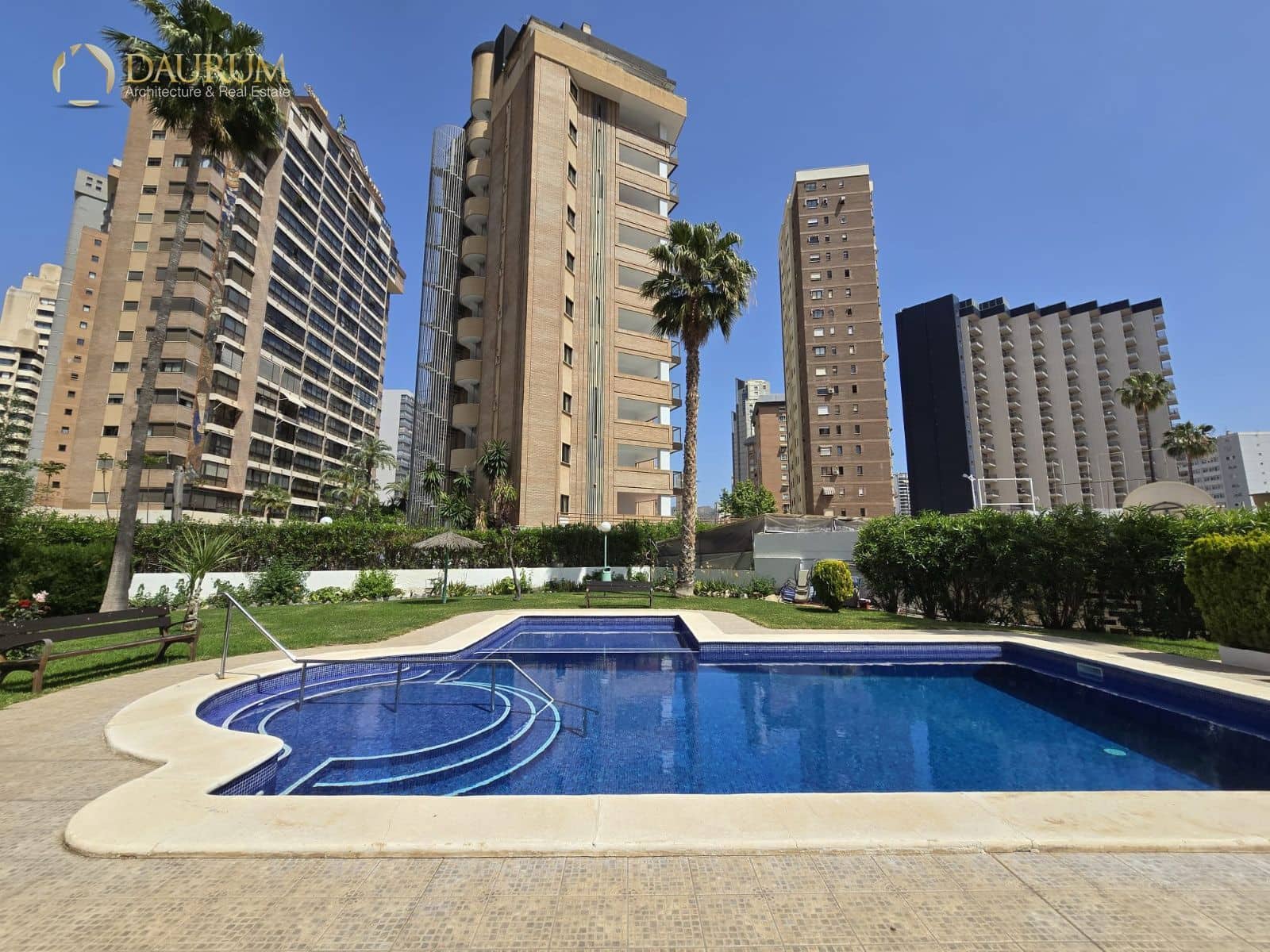 4 bedroom Flat for sale in Benidorm with pool garage - € 479,000 (Ref: 9844445)