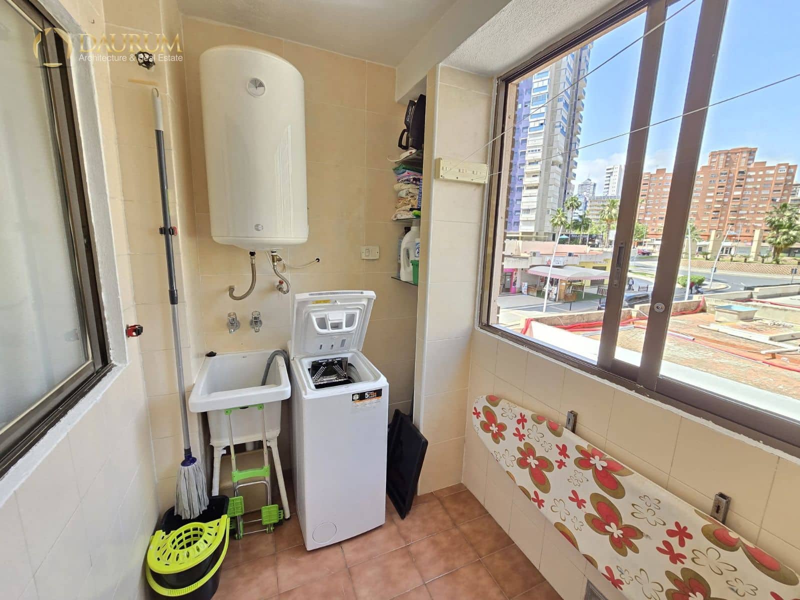 4 bedroom Flat for sale in Benidorm with pool garage - € 479,000 (Ref: 9844445)