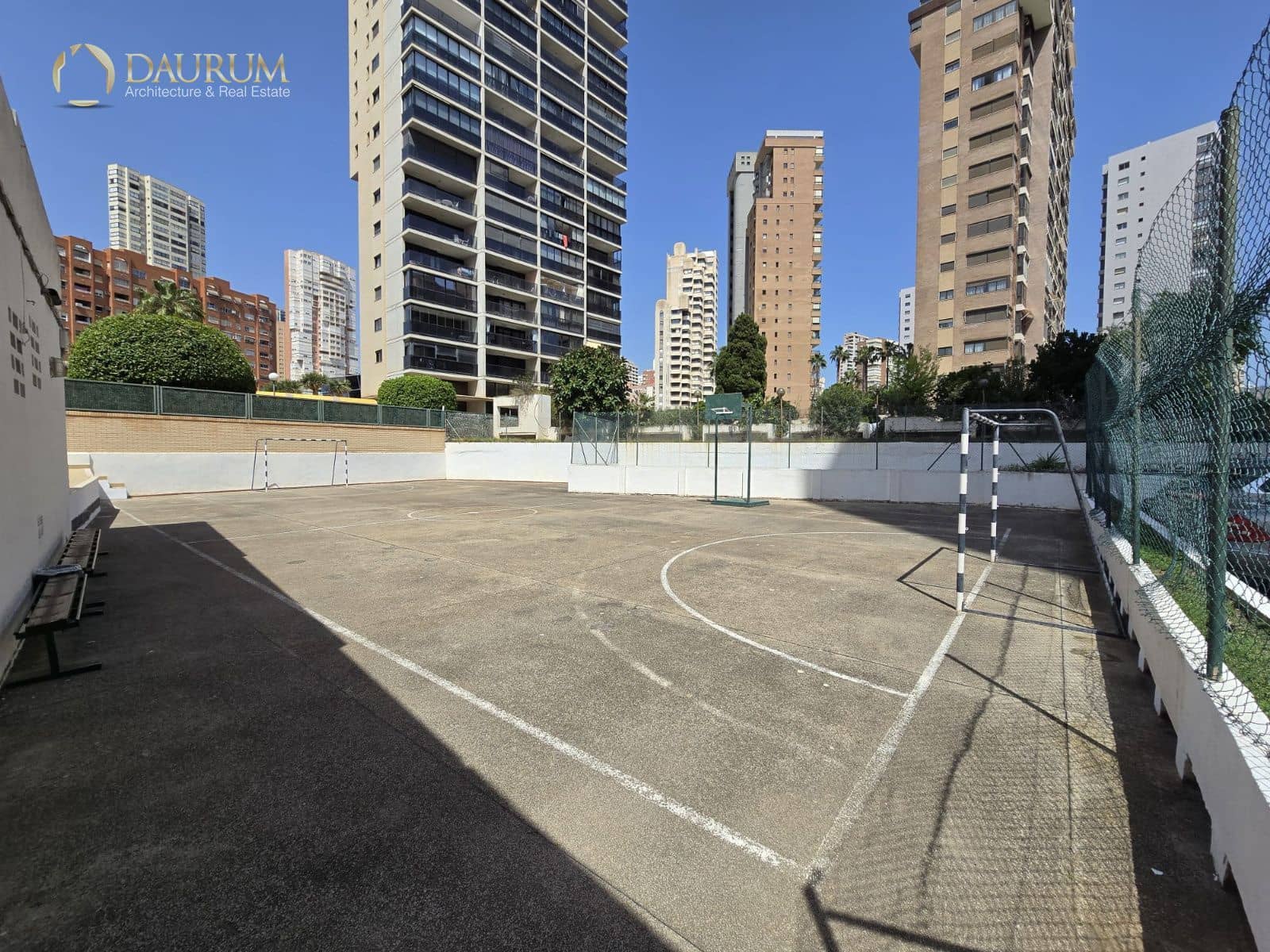 4 bedroom Flat for sale in Benidorm with pool garage - € 479,000 (Ref: 9844445)