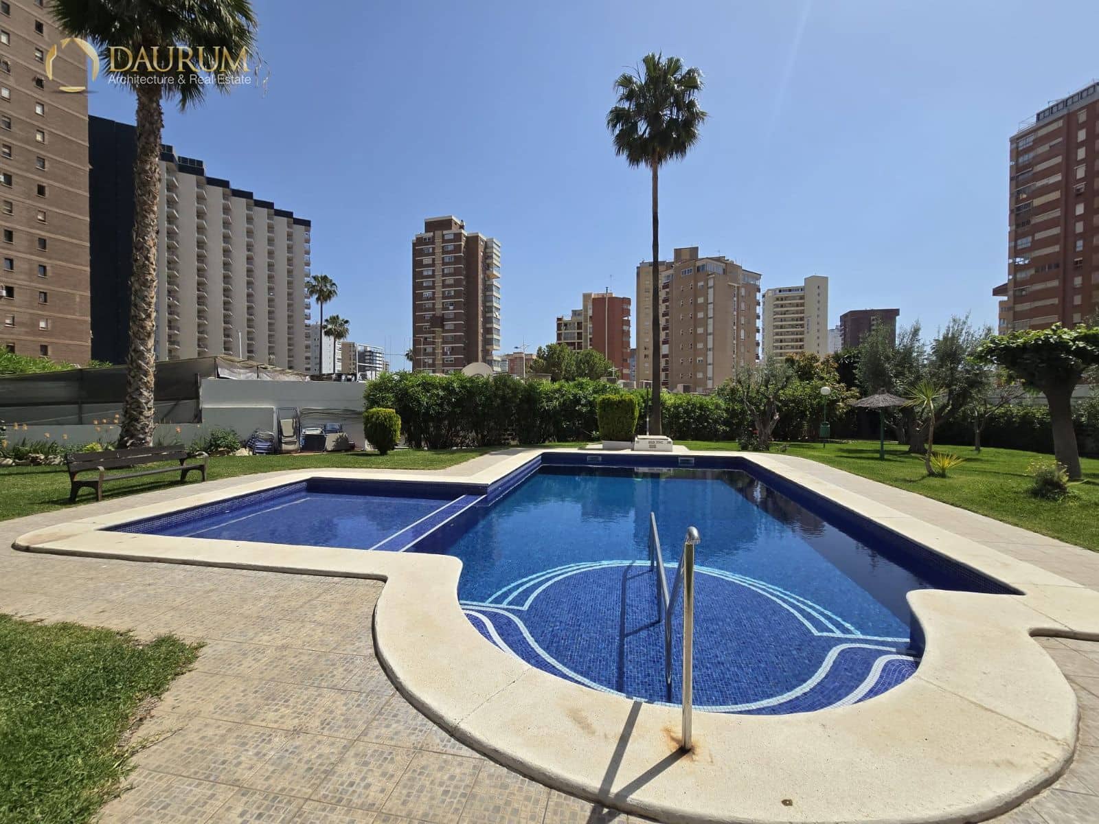 4 bedroom Flat for sale in Benidorm with pool garage - € 479,000 (Ref: 9844445)
