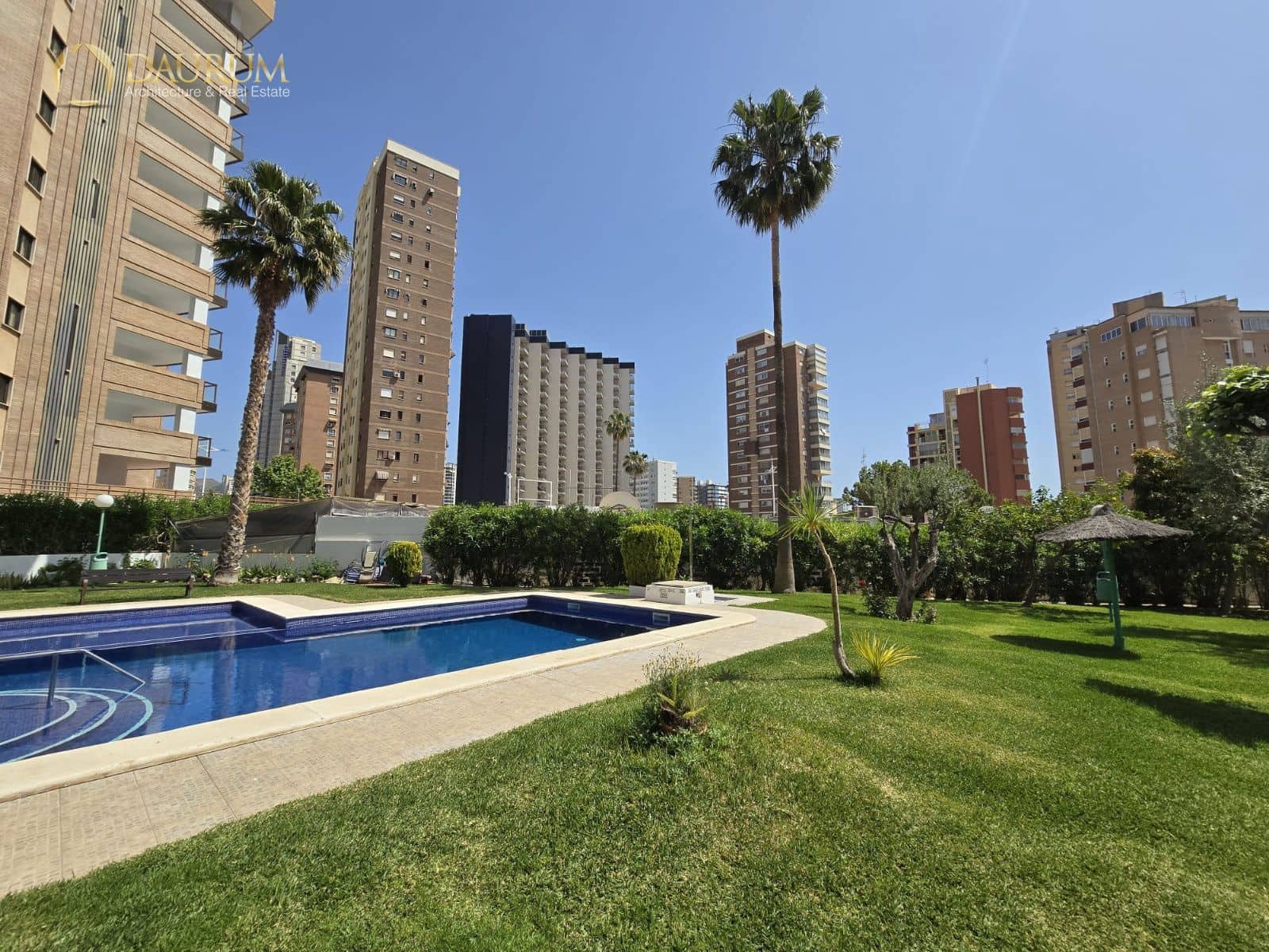 4 bedroom Flat for sale in Benidorm with pool garage - € 479,000 (Ref: 9844445)