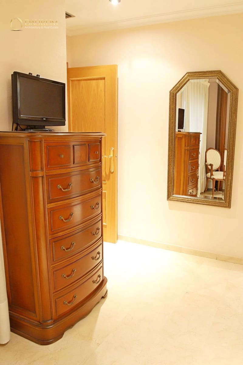 3 bedroom Flat for sale in Elche / Elx with garage - € 329,000 (Ref: 9850292)