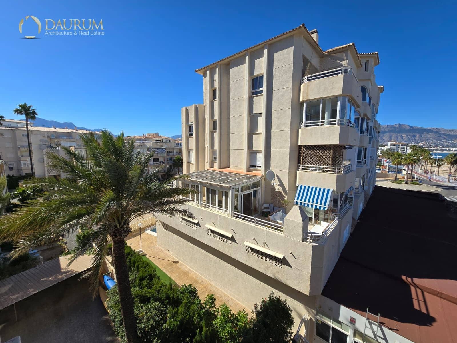 2 bedroom Flat for sale in Albir with garage - € 535,000 (Ref: 9860893)
