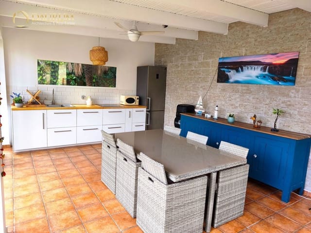4 Zimmer Villa zu verkaufen in La Nucia Pueblo  , La Nucia mit Pool Garage - 598.000 € (Ref: 9863506)