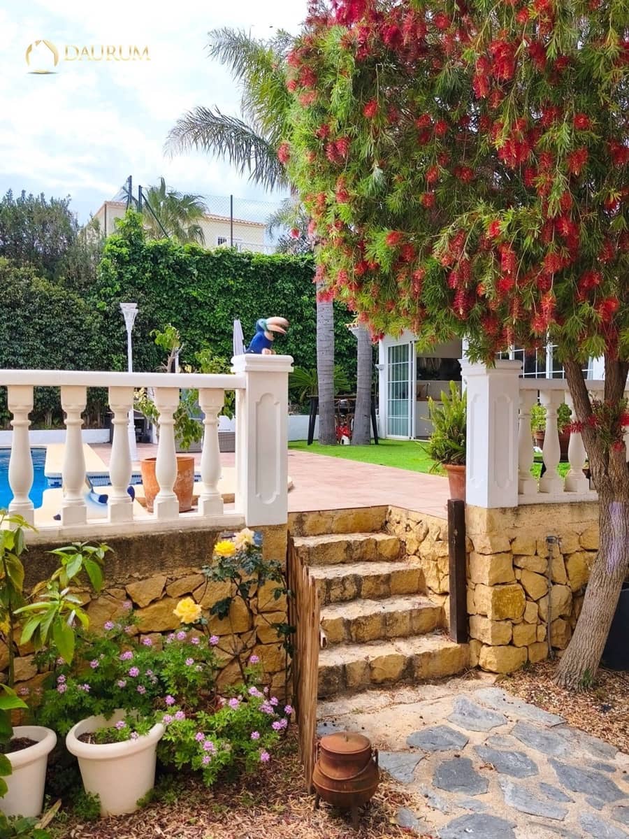 4 slaapkamer Villa te koop in La Nucia met zwembad garage - € 598.000 (Ref: 9863506)