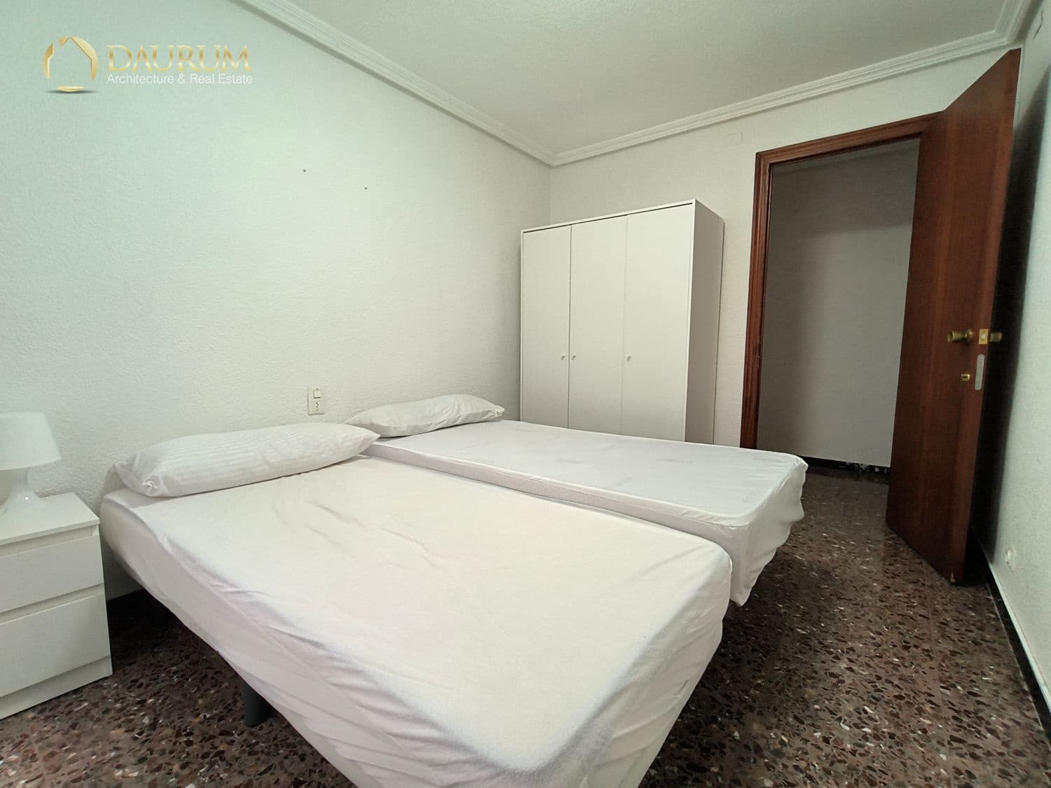4 bedroom Flat for sale in Elche / Elx - € 195,000 (Ref: 9889232)