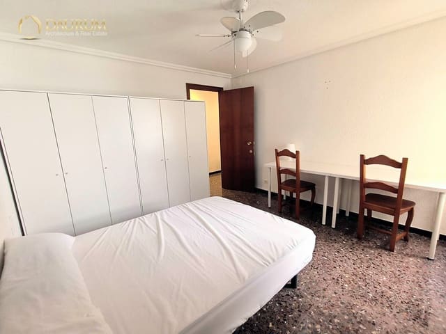 4 quarto Apartamento para venda em Elche / Elx - 195 000 € (Ref: 9889232)