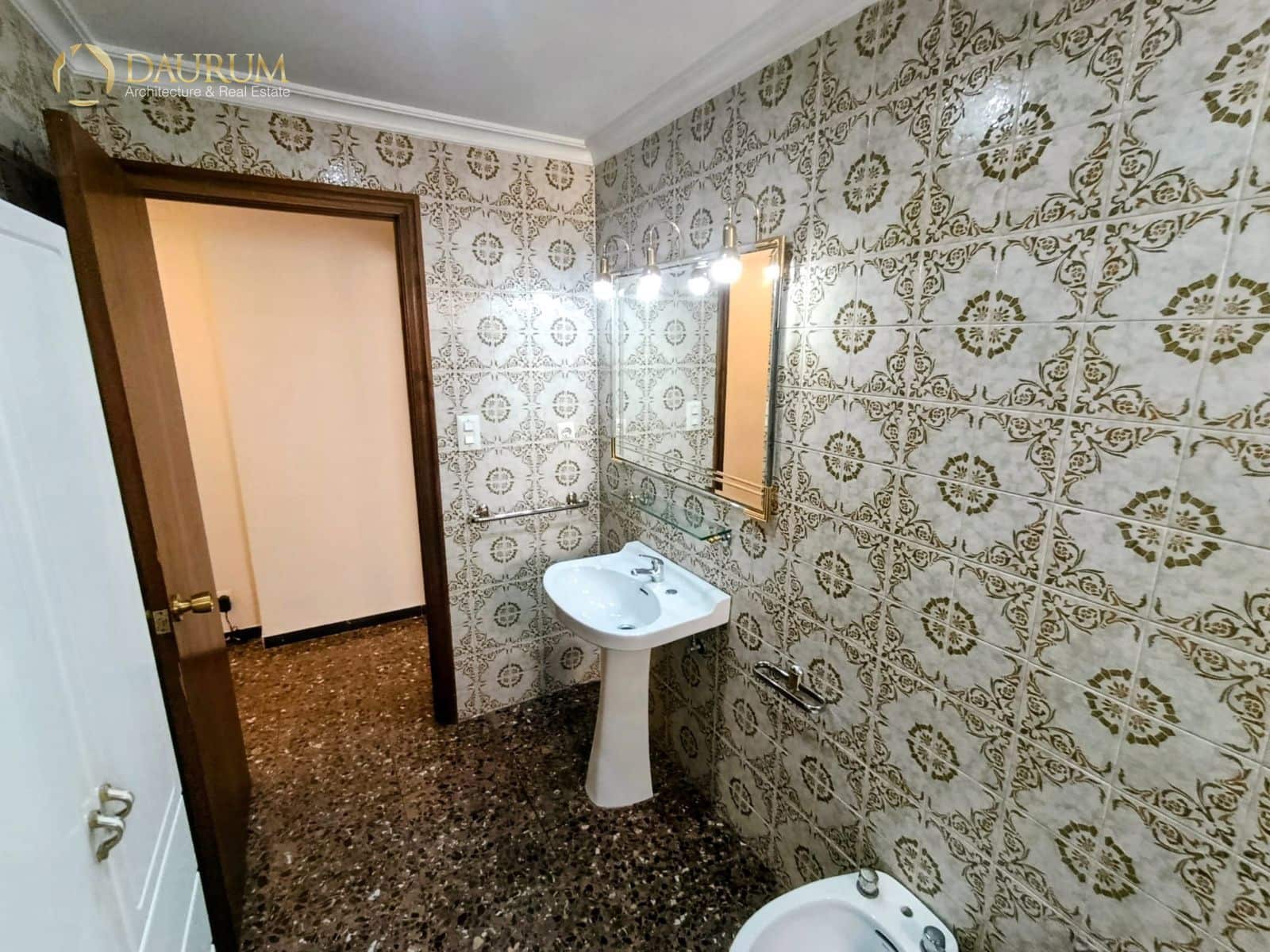 4 bedroom Flat for sale in Elche / Elx - € 195,000 (Ref: 9889232)