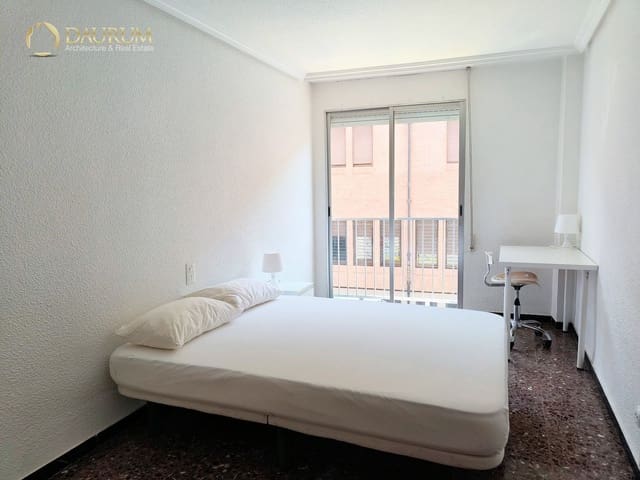 4 quarto Apartamento para venda em Elche / Elx - 195 000 € (Ref: 9889232)