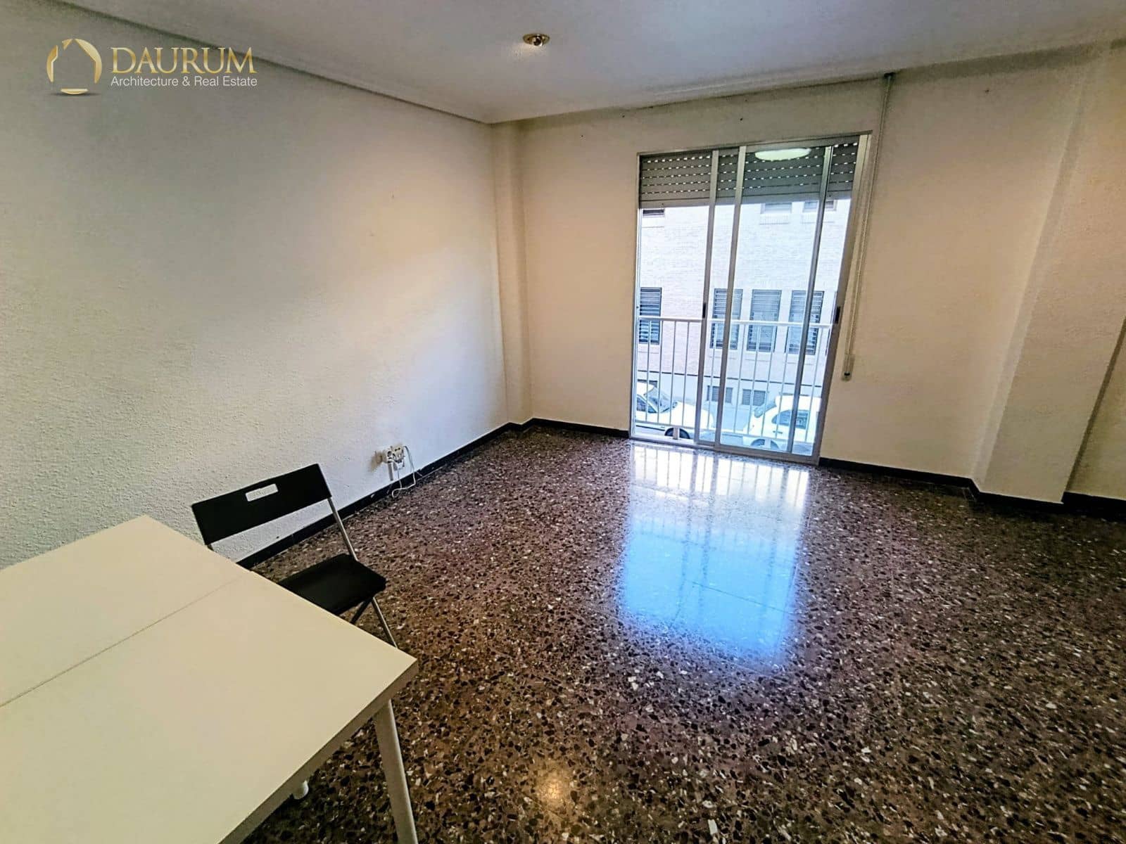 4 bedroom Flat for sale in Elche / Elx - € 195,000 (Ref: 9889232)