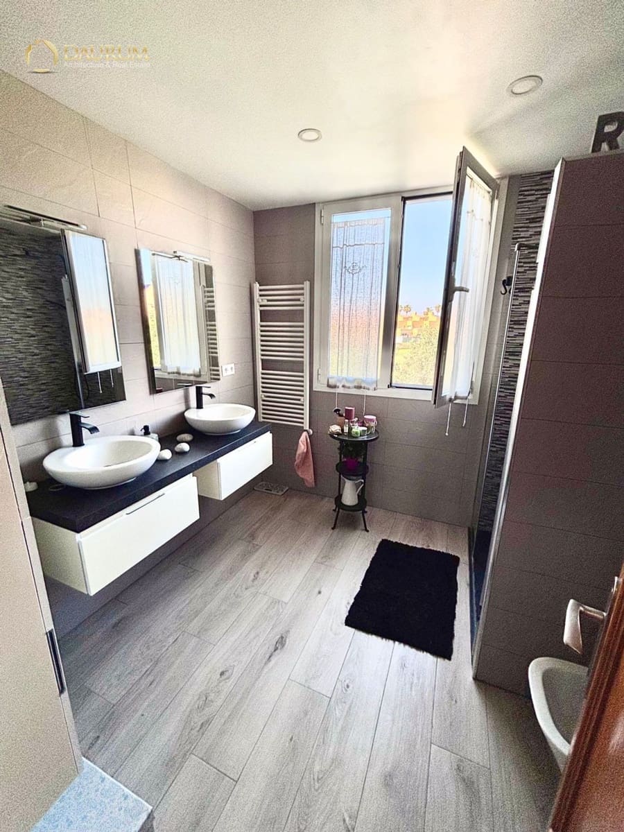 5 slaapkamer Huis te koop in Alicante stad met zwembad garage - € 695.000 (Ref: 9891114)