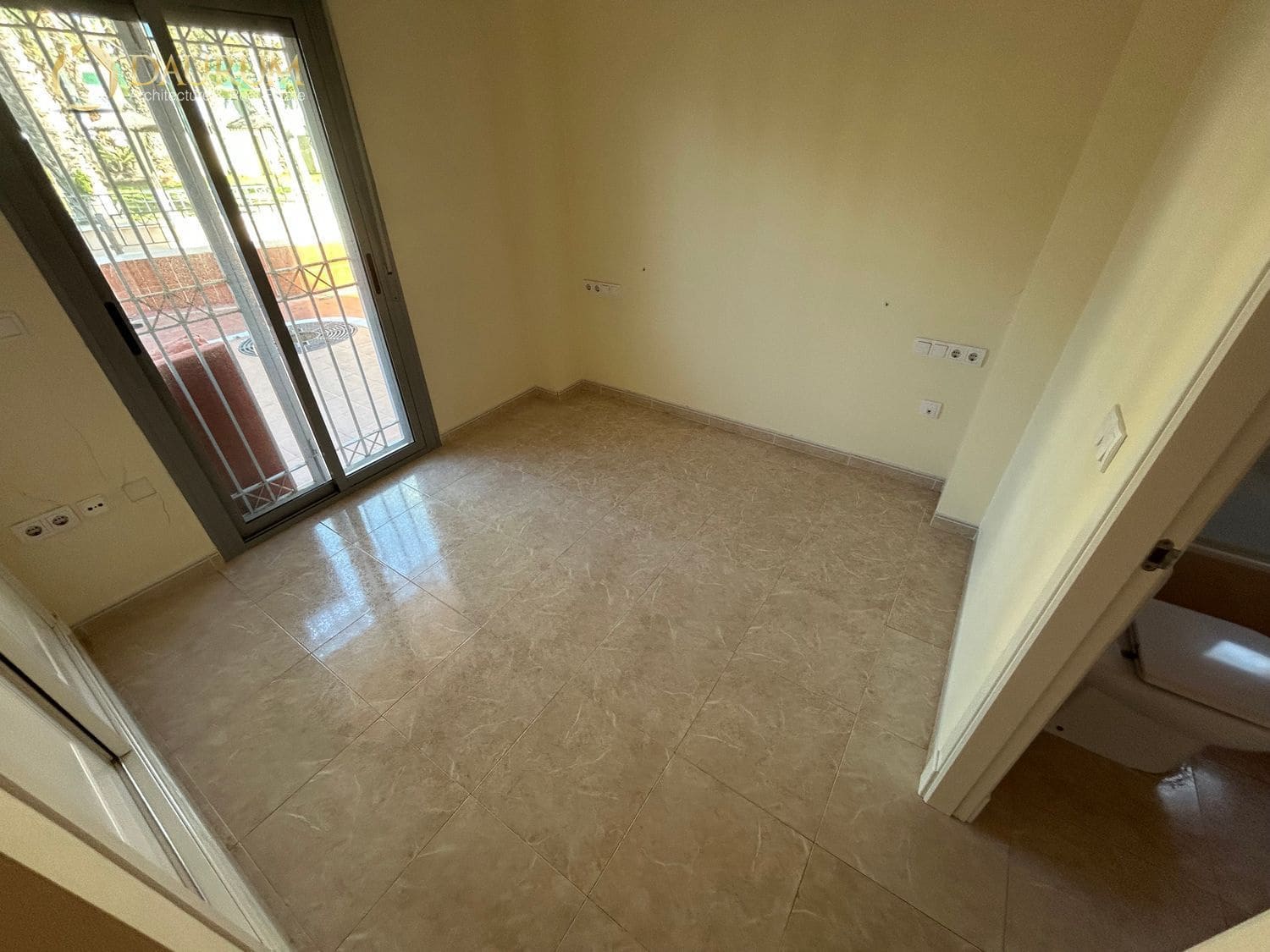 Piso de 2 habitaciones en Arenales del Sol en venta con piscina garaje - 250.000 € (Ref: 9897323)