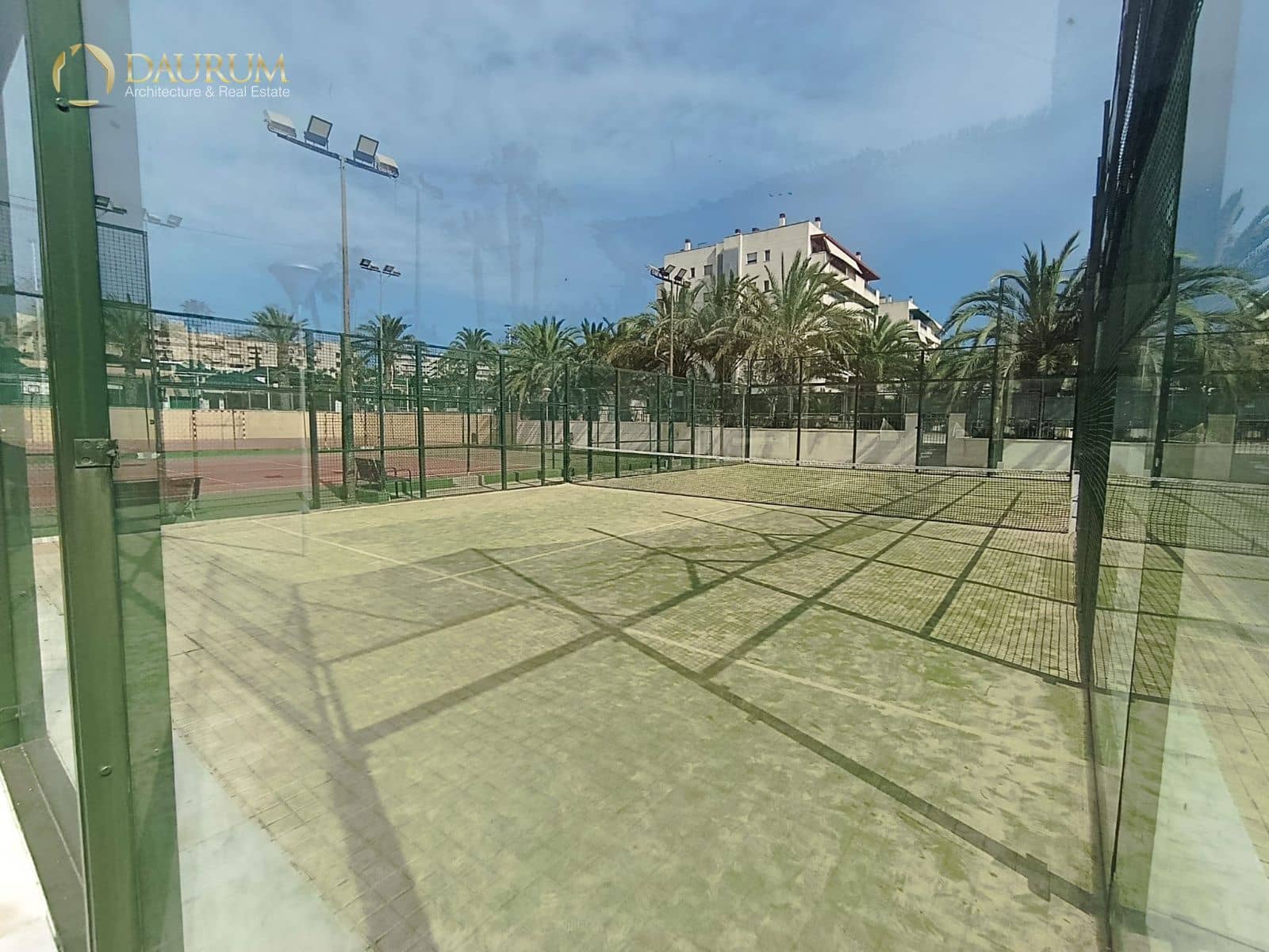 Piso de 2 habitaciones en Arenales del Sol en venta con piscina garaje - 250.000 € (Ref: 9897323)