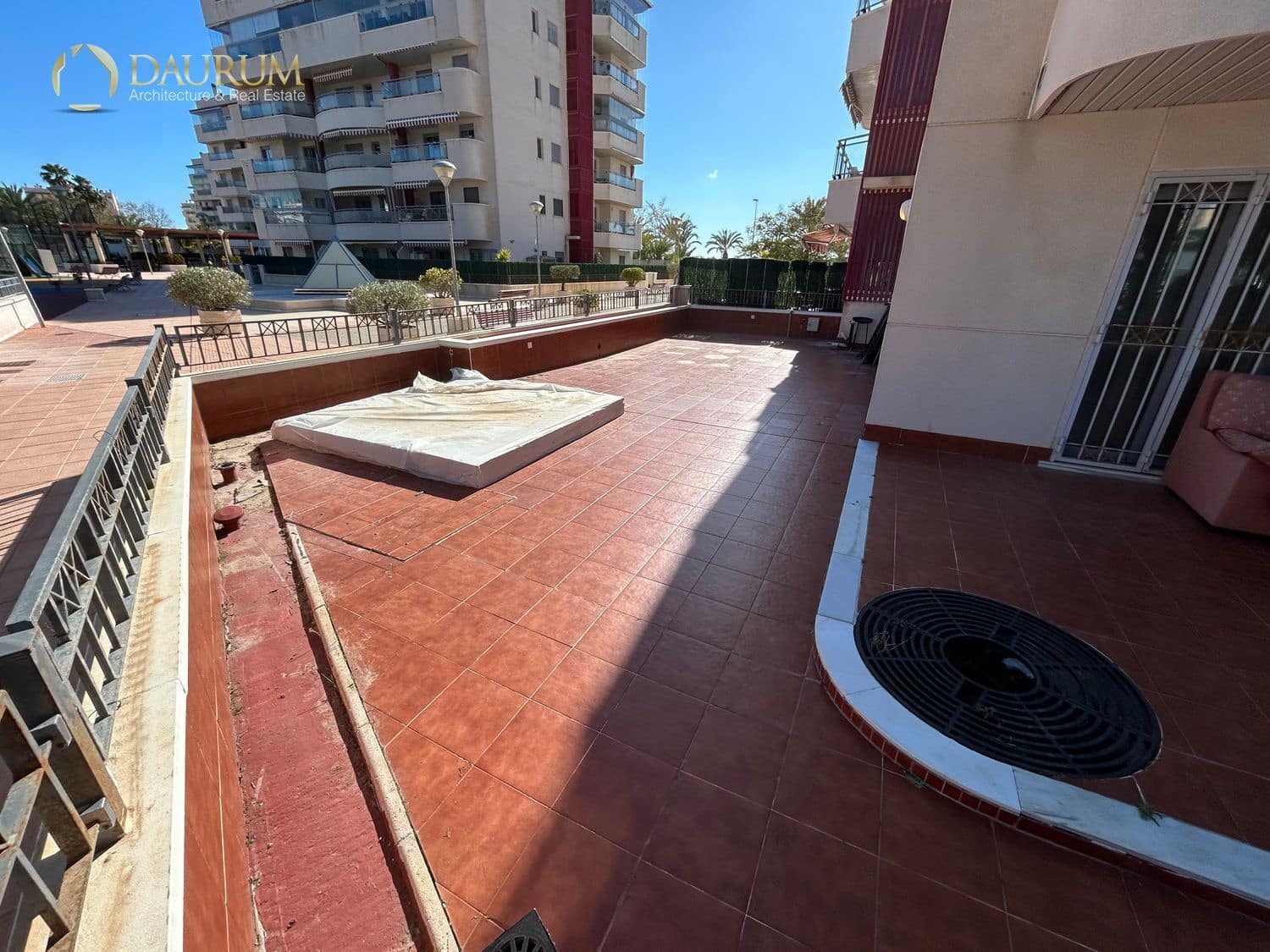 Piso de 2 habitaciones en Arenales del Sol en venta con piscina garaje - 250.000 € (Ref: 9897323)