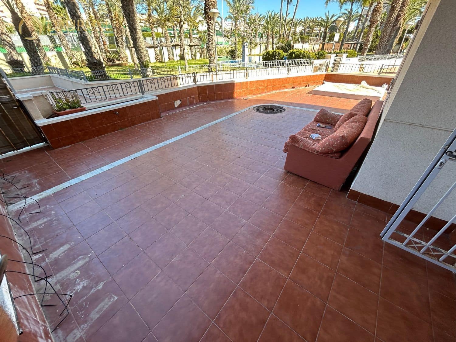 Piso de 2 habitaciones en Arenales del Sol en venta con piscina garaje - 250.000 € (Ref: 9897323)