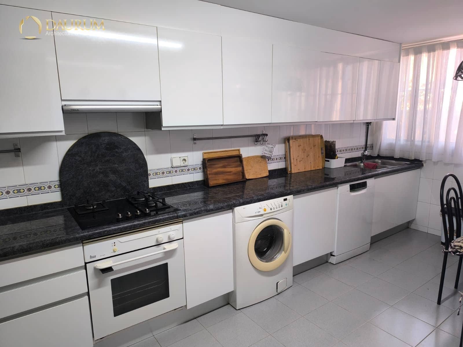 4 bedroom Townhouse for sale in Alicante / Alacant city with pool garage - € 555,000 (Ref: 9897324)