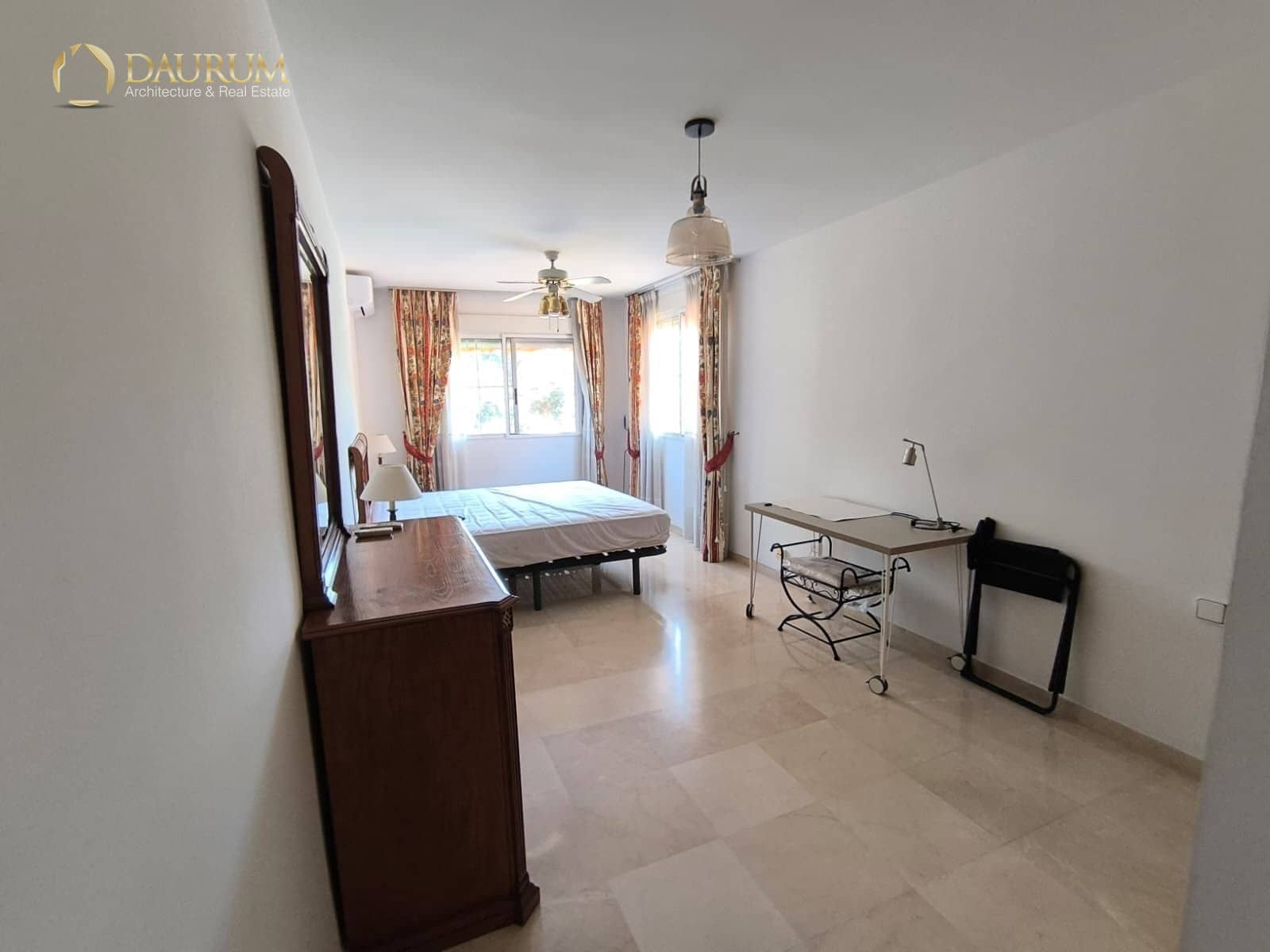 4 bedroom Townhouse for sale in Alicante / Alacant city with pool garage - € 555,000 (Ref: 9897324)