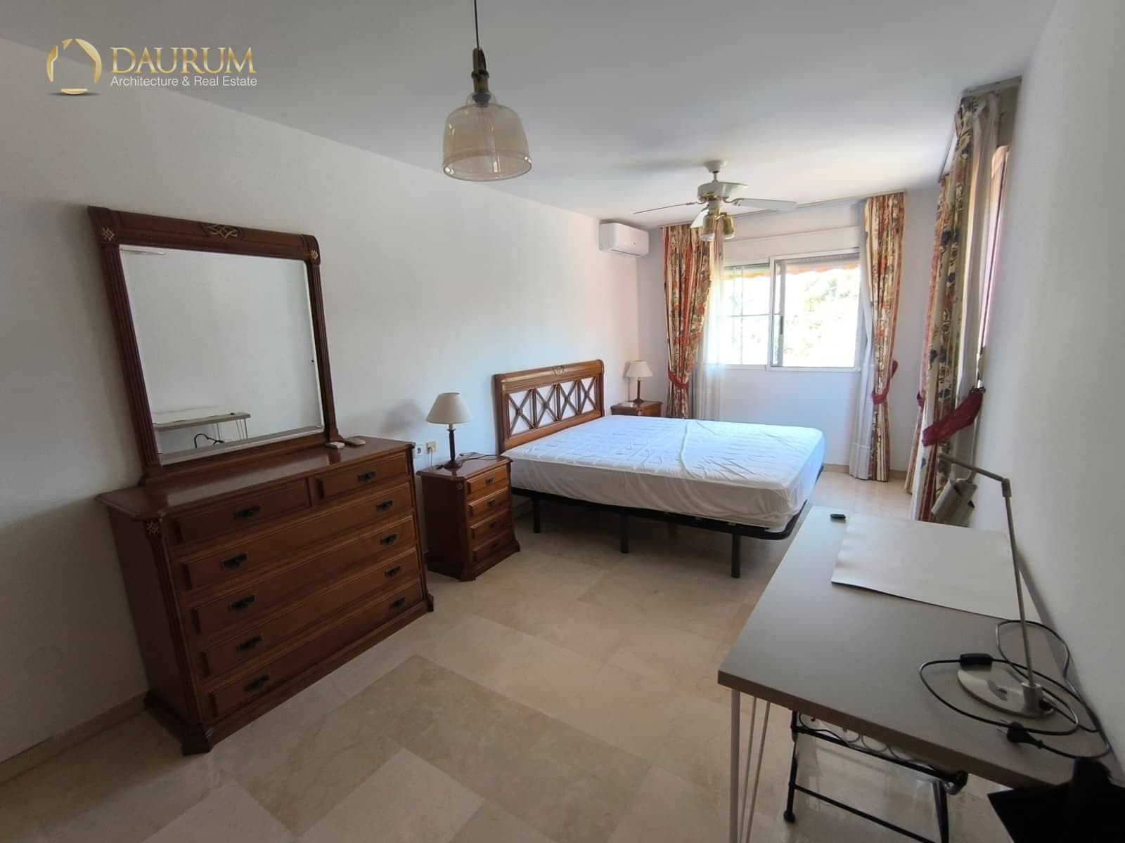 4 bedroom Townhouse for sale in Alicante / Alacant city with pool garage - € 555,000 (Ref: 9897324)