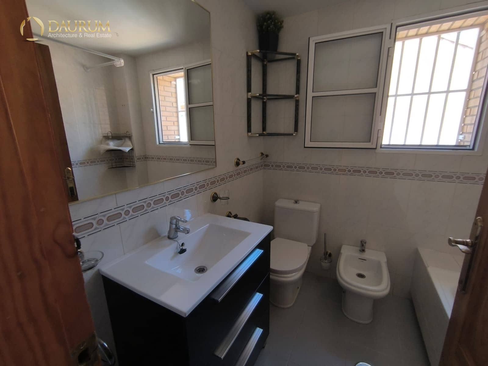 4 bedroom Townhouse for sale in Alicante / Alacant city with pool garage - € 555,000 (Ref: 9897324)