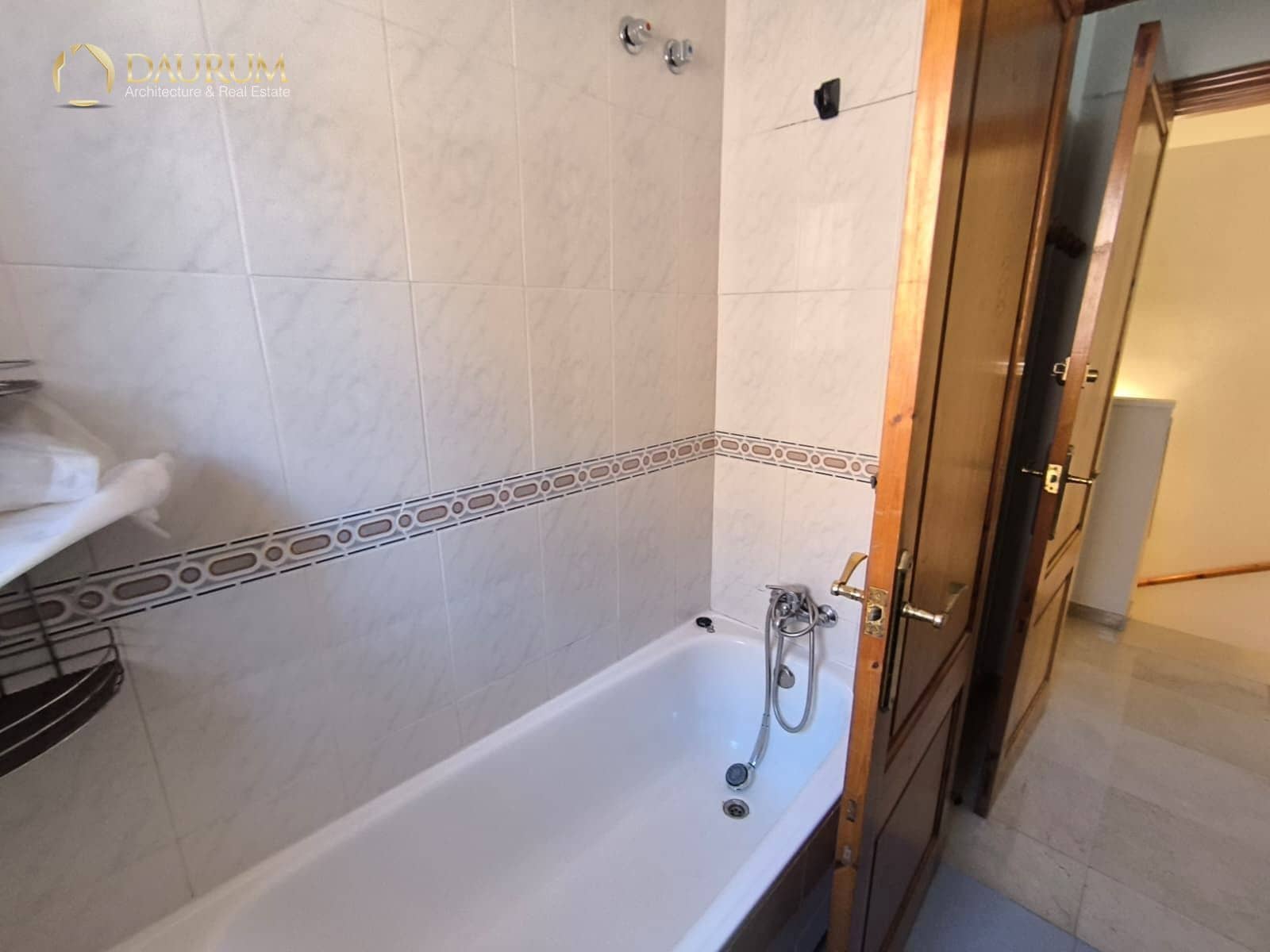 4 bedroom Townhouse for sale in Alicante / Alacant city with pool garage - € 555,000 (Ref: 9897324)