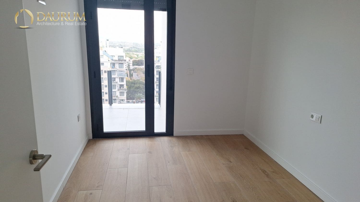 Piso de 2 habitaciones en Playa de San Juan en venta con piscina - 494.000 € (Ref: 9902172)