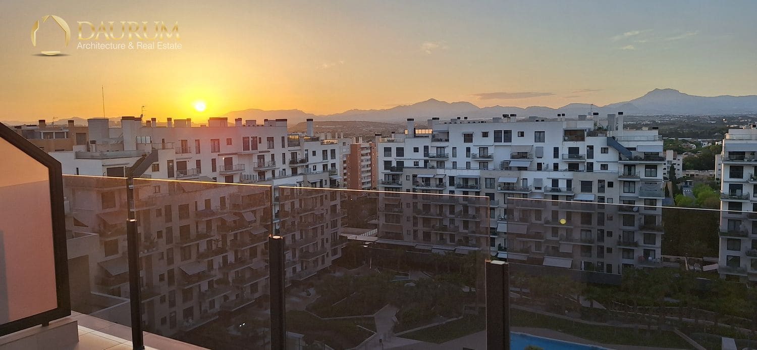 Piso de 2 habitaciones en Playa de San Juan en venta con piscina - 494.000 € (Ref: 9902172)