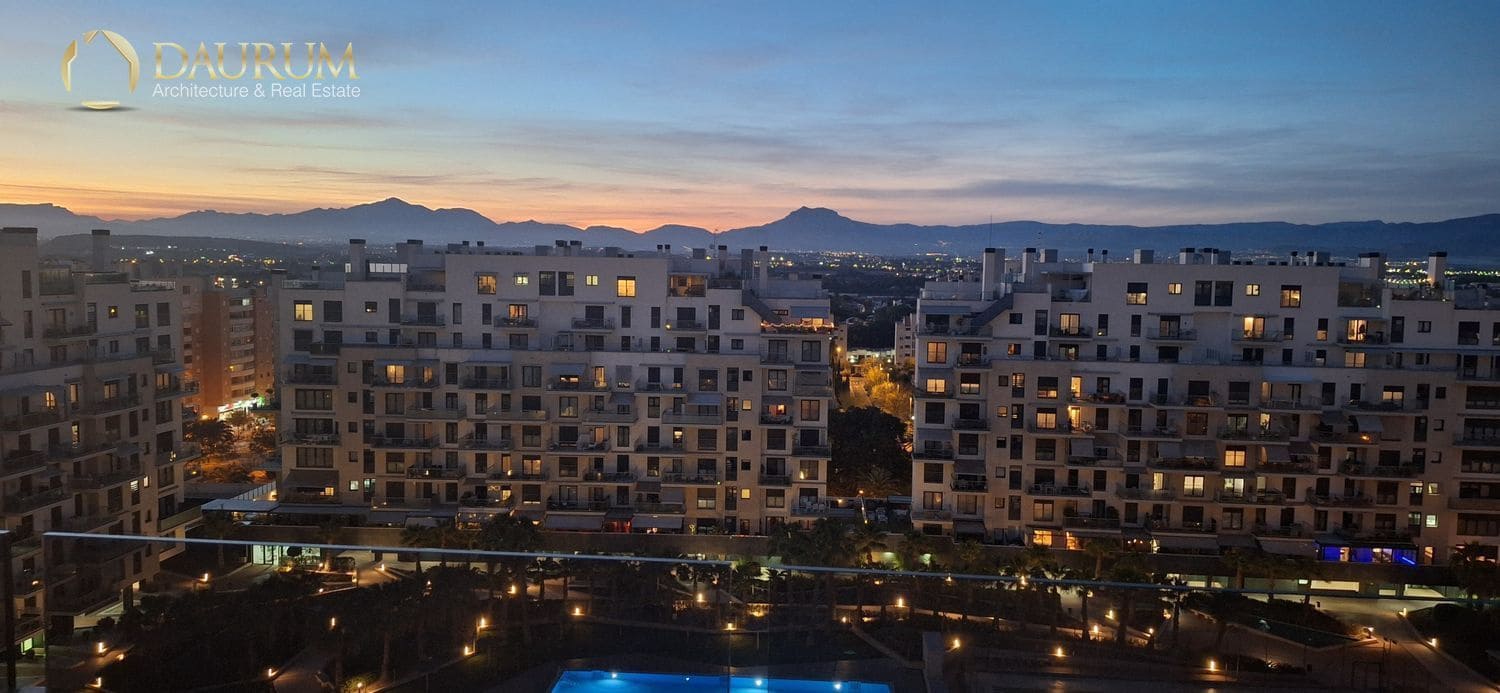 Piso de 2 habitaciones en Playa de San Juan en venta con piscina - 494.000 € (Ref: 9902172)
