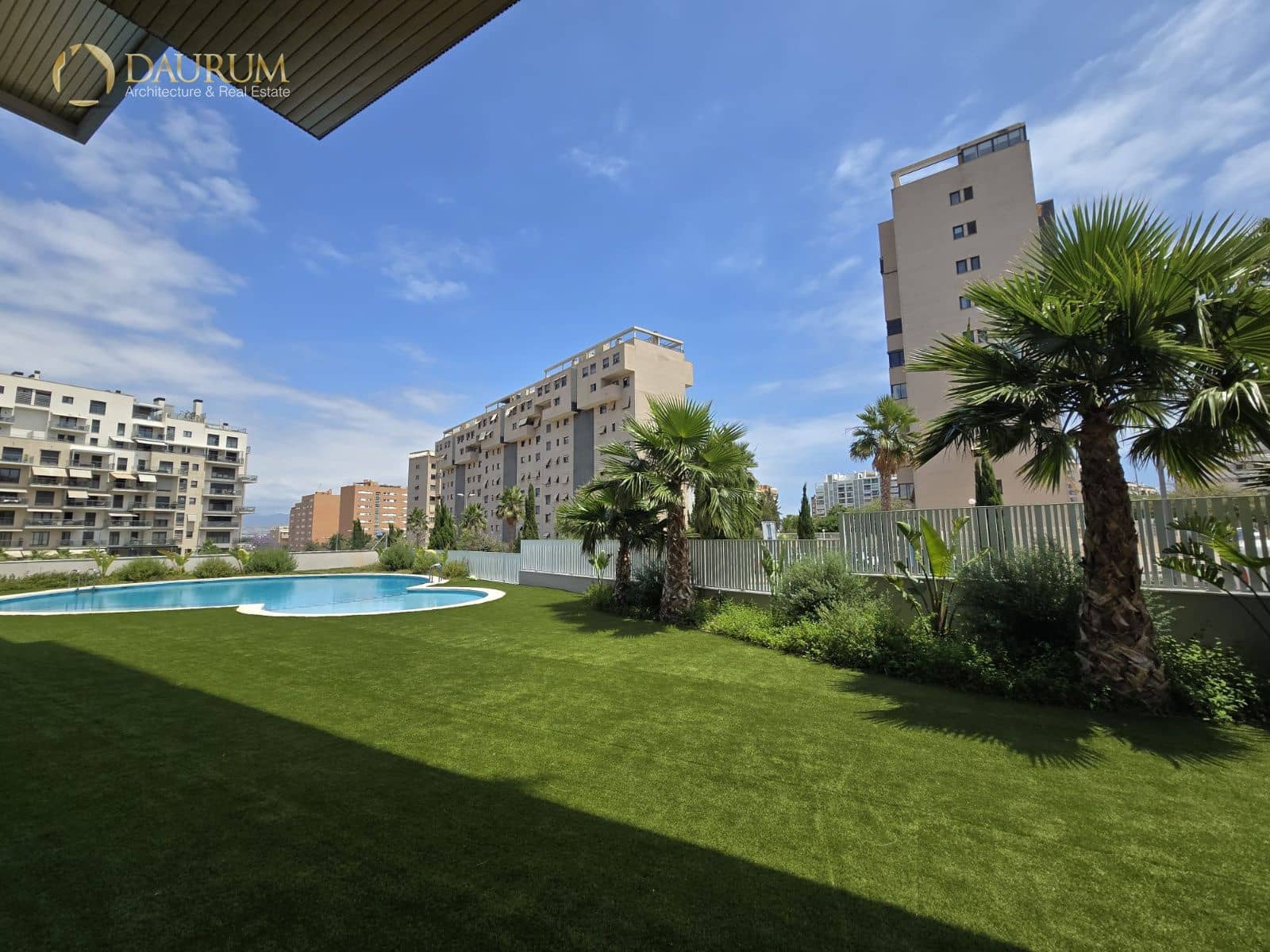 Piso de 2 habitaciones en Playa de San Juan en venta con piscina - 494.000 € (Ref: 9902172)