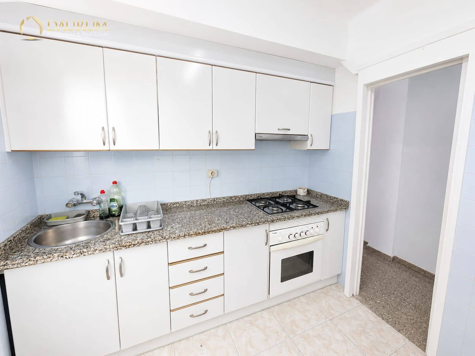 3 slaapkamer Penthouse te koop in Alicante stad - € 160.000 (Ref: 9937051)